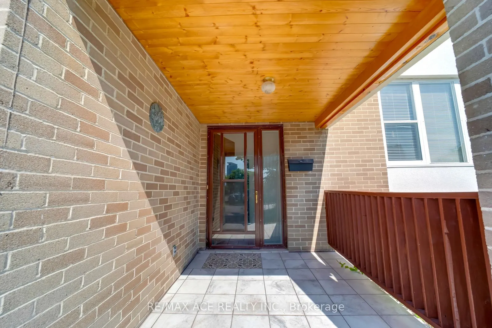 96 Invergordon Avenue