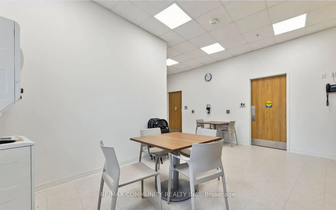 550 Bond Street W