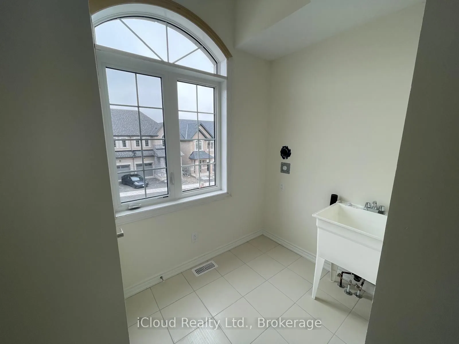 2507 Athena Path