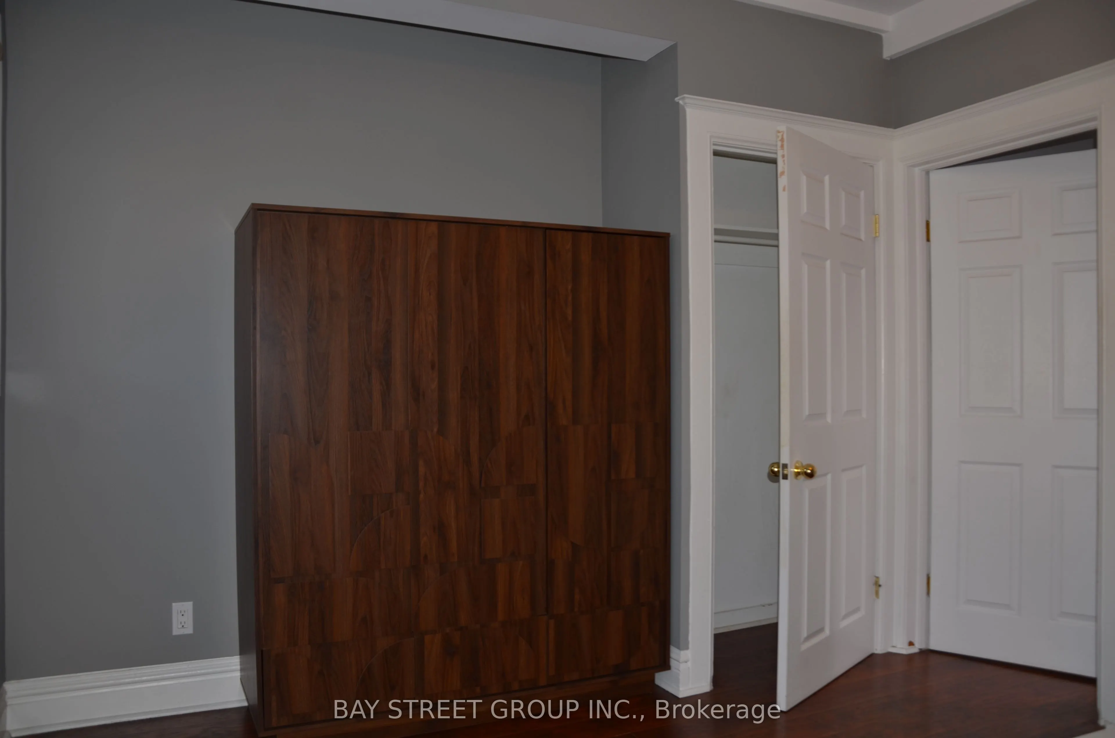 1915A Queen Street E