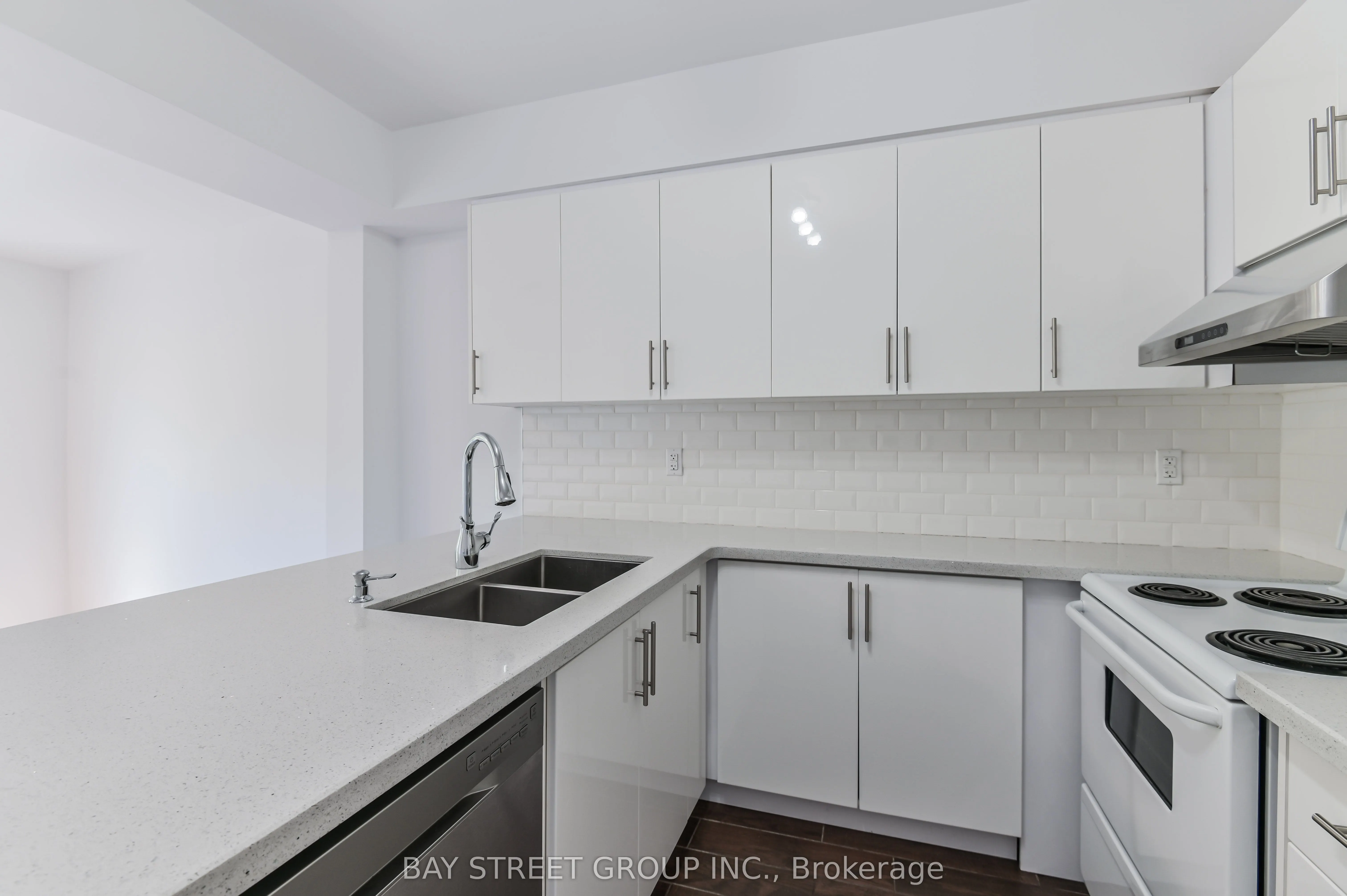 1915A Queen Street E