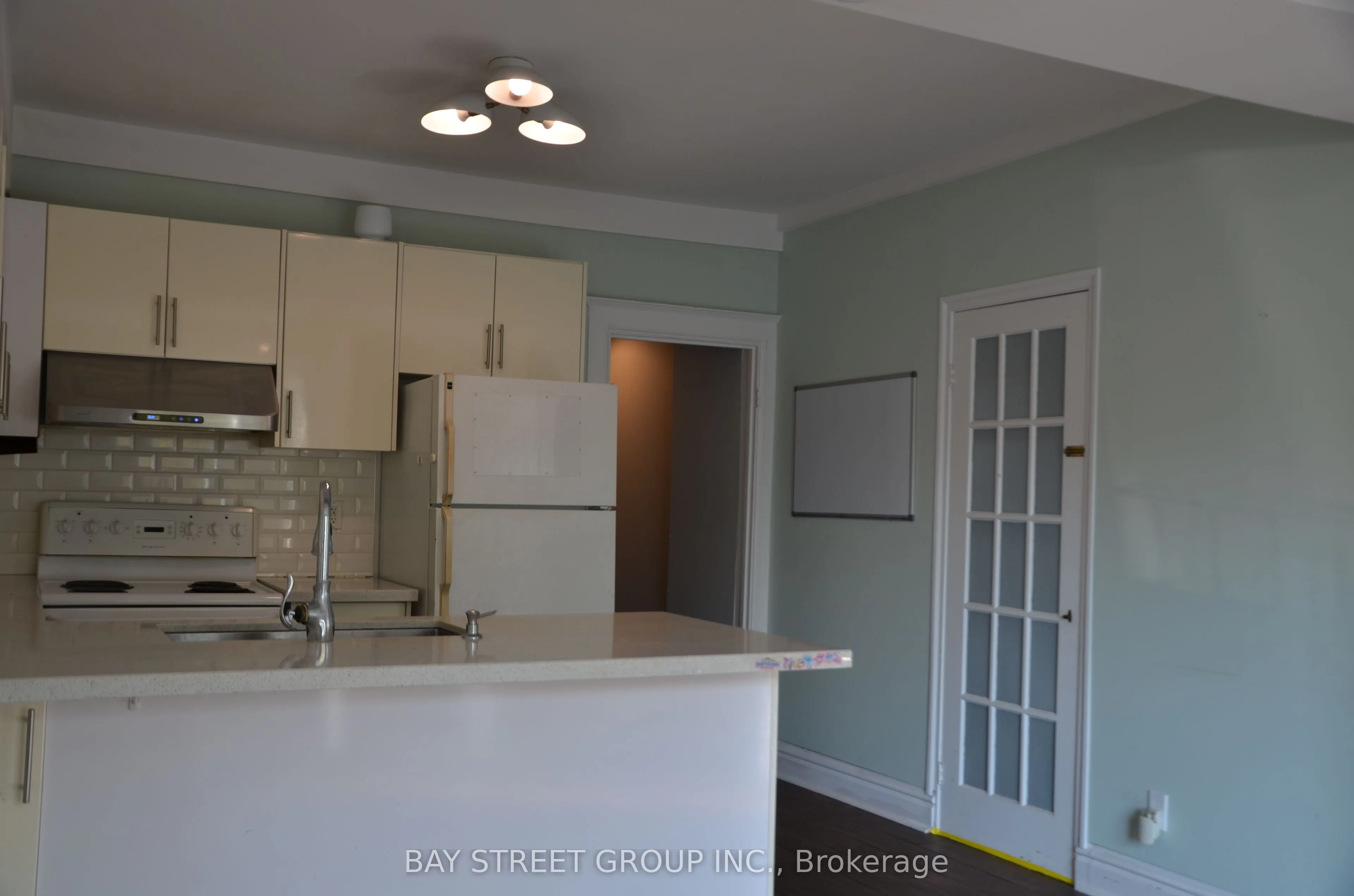 1915A Queen Street E