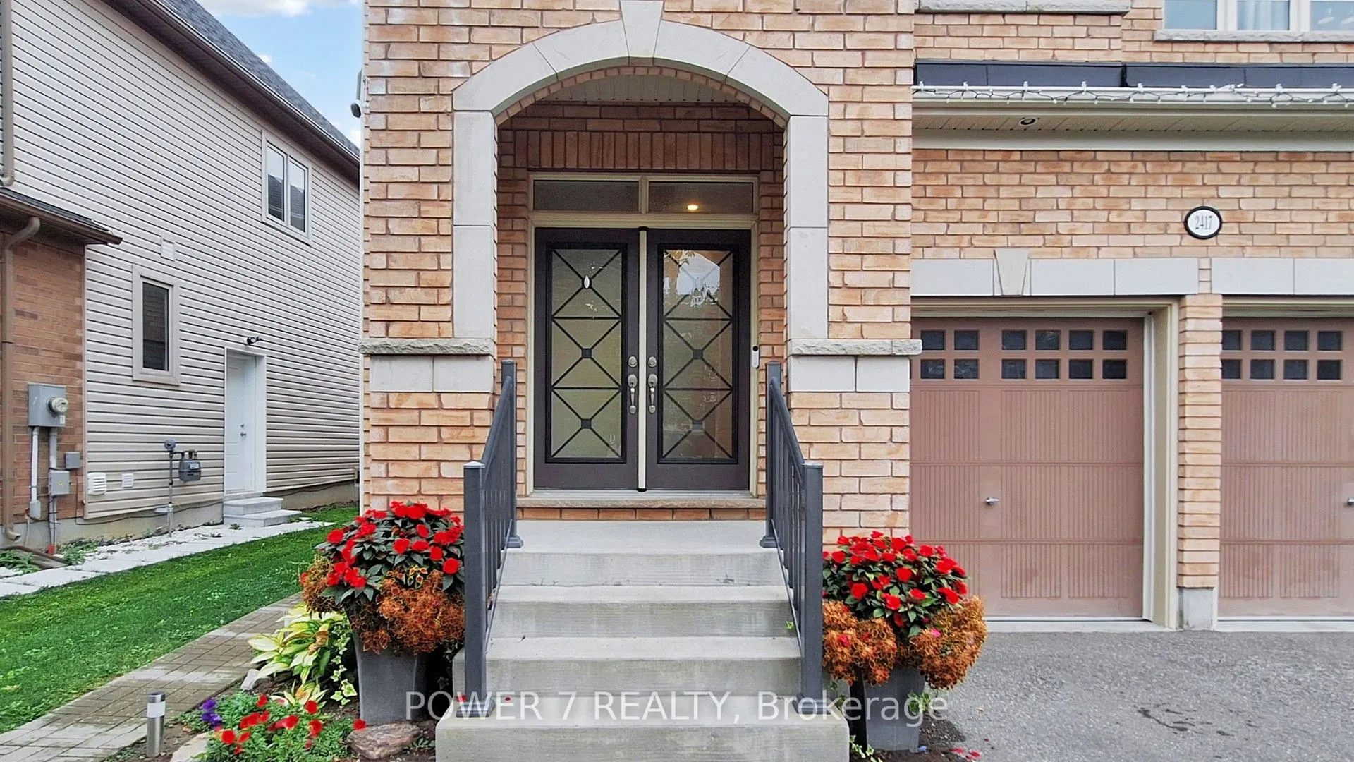 2417 Dress Circle Crescent