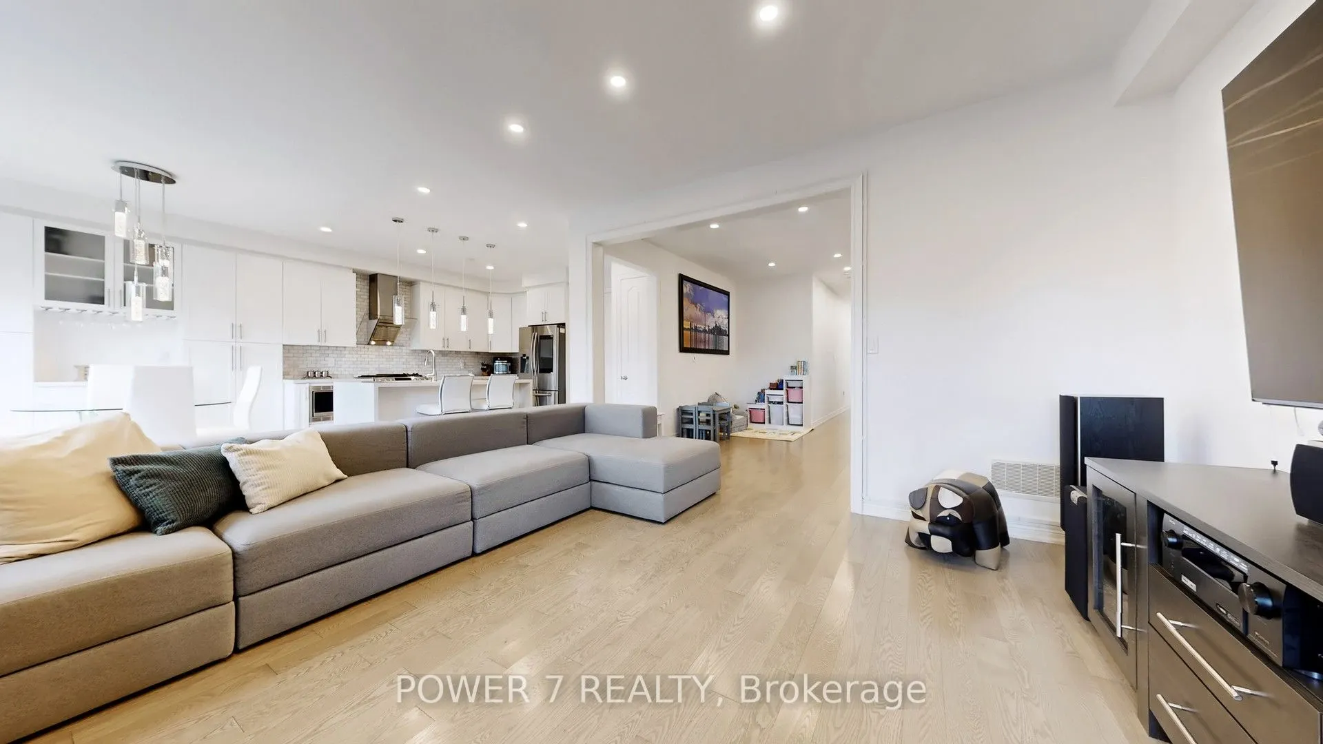 2417 Dress Circle Crescent