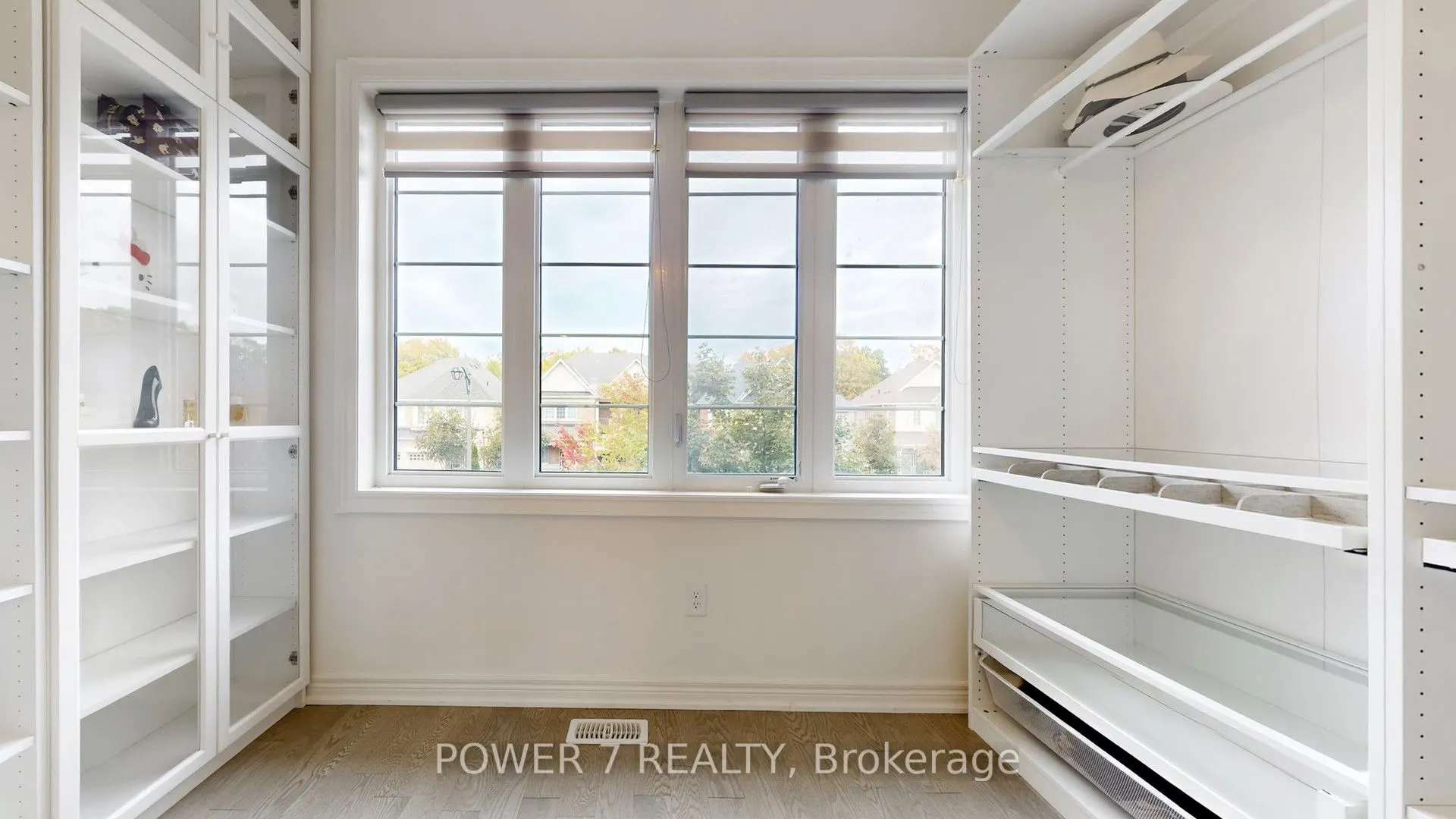 2417 Dress Circle Crescent