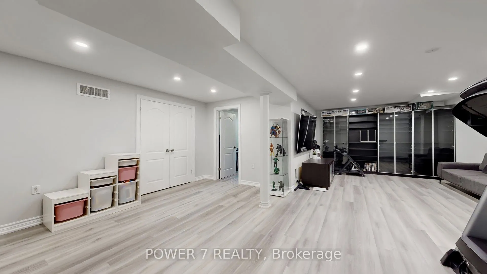 2417 Dress Circle Crescent