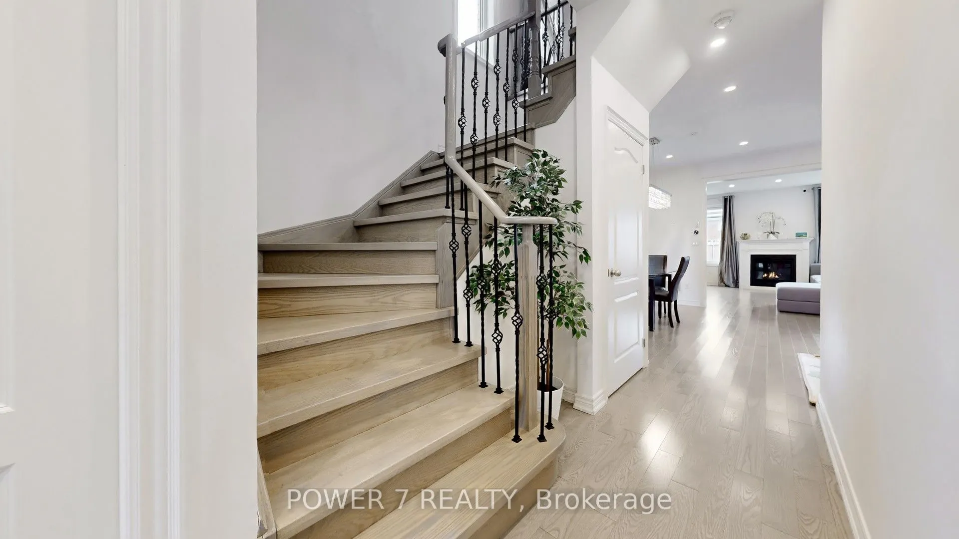 2417 Dress Circle Crescent