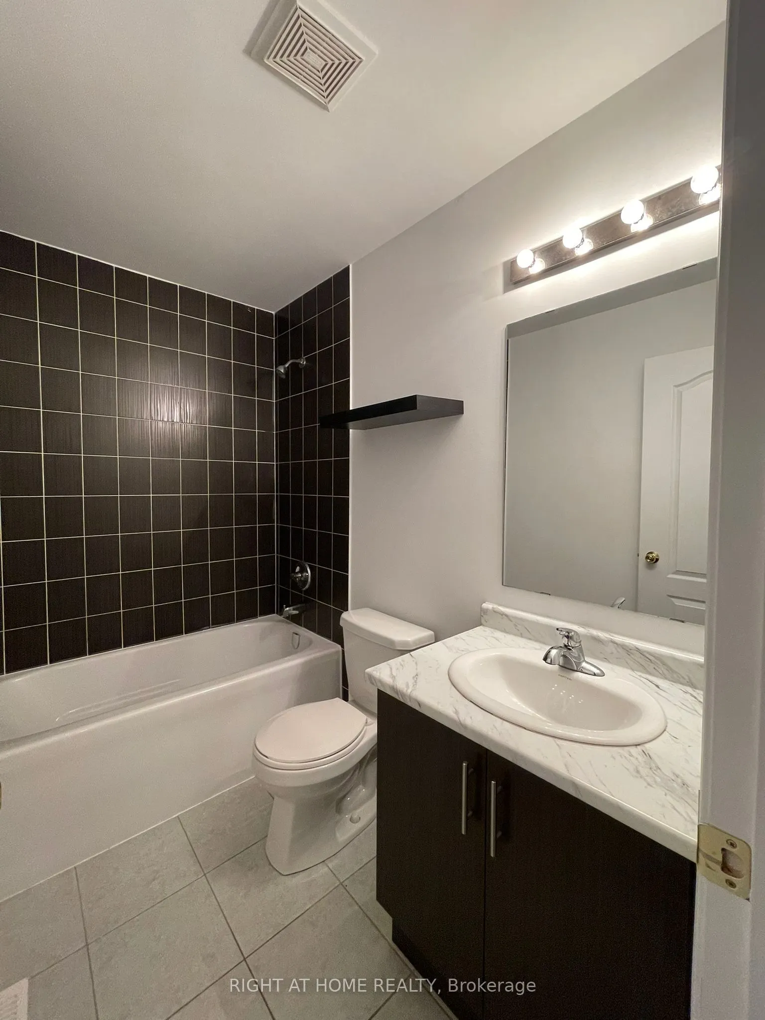 1505 Spinnaker Mews
