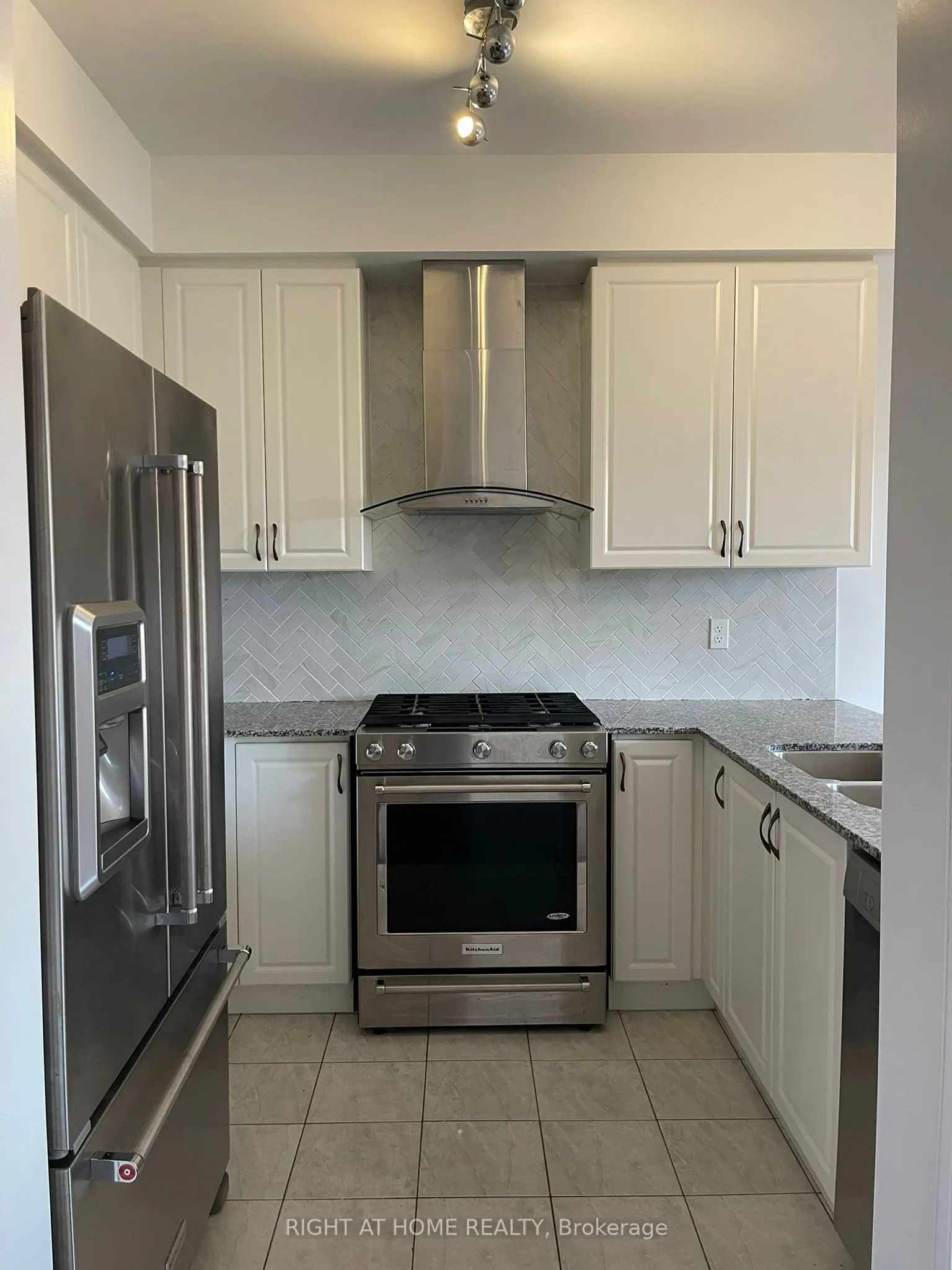 1505 Spinnaker Mews