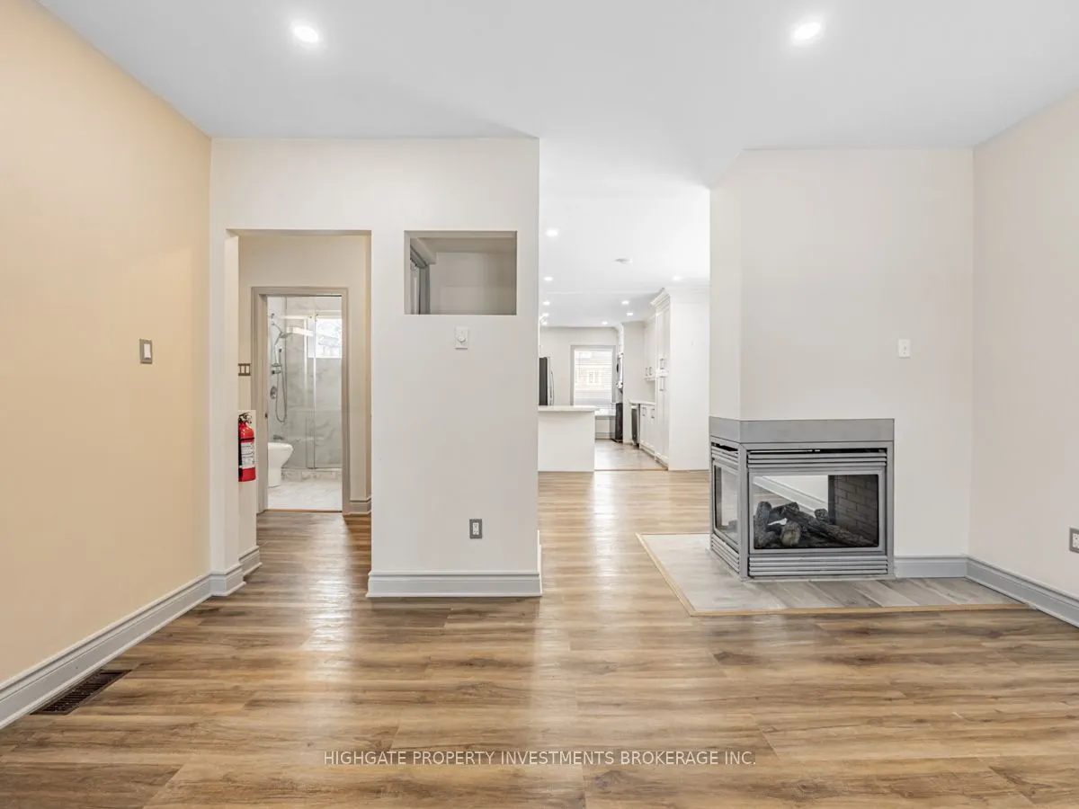 6 Kew Beach Avenue, #Upper