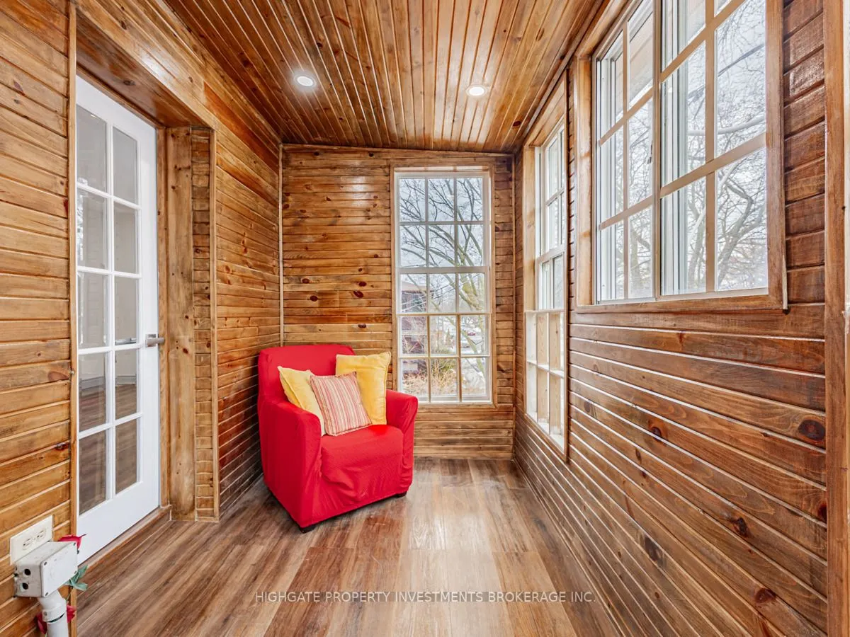 6 Kew Beach Avenue, #Upper