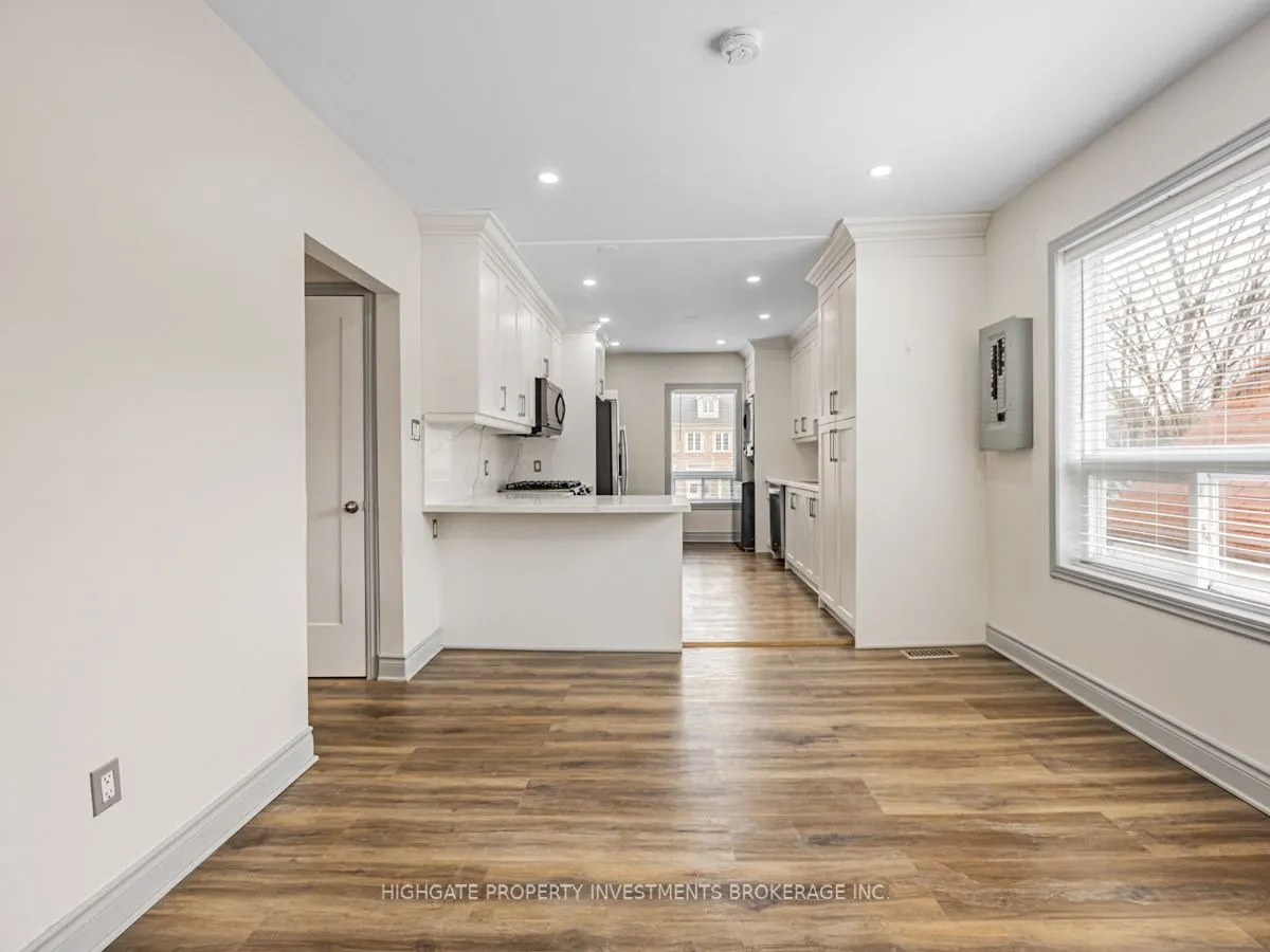 6 Kew Beach Avenue, #Upper