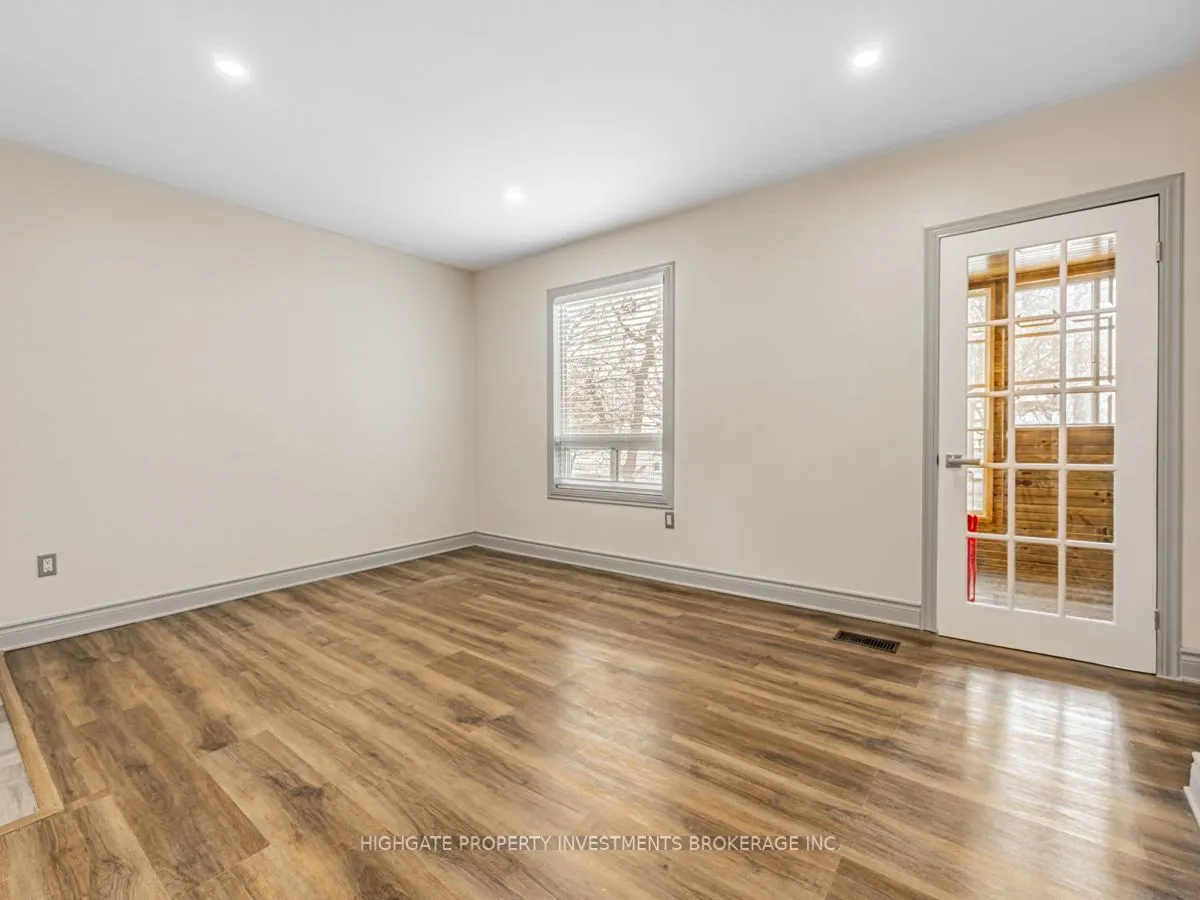 6 Kew Beach Avenue, #Upper