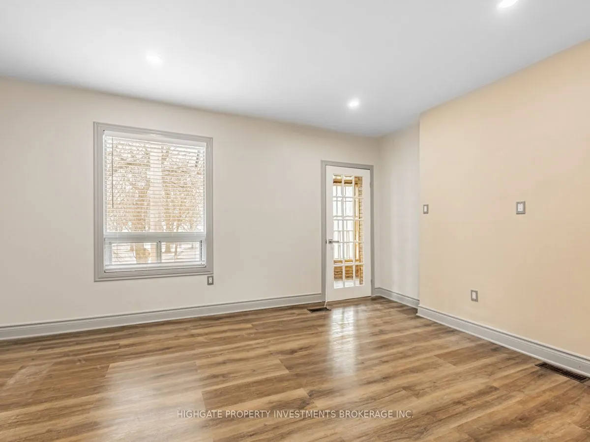 6 Kew Beach Avenue, #Upper