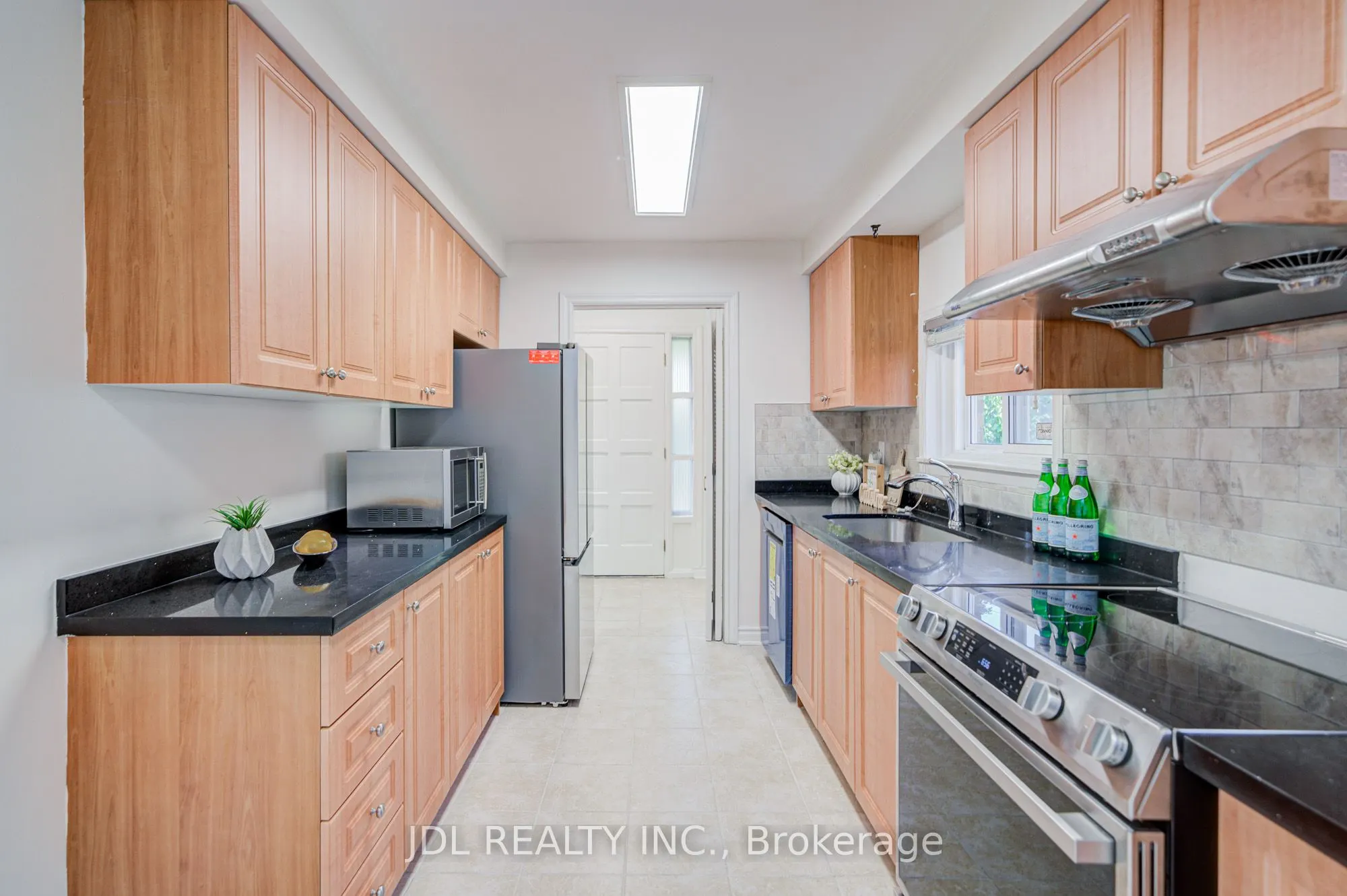 6 Norhead Avenue