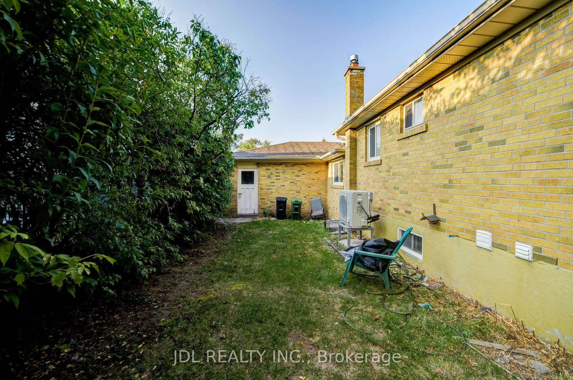 6 Norhead Avenue