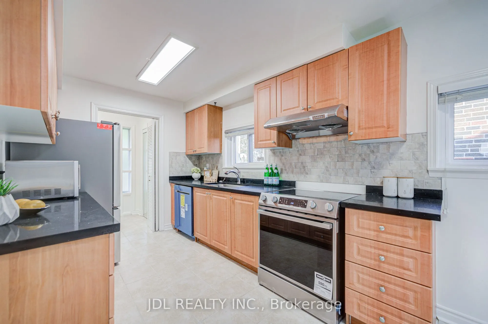 6 Norhead Avenue