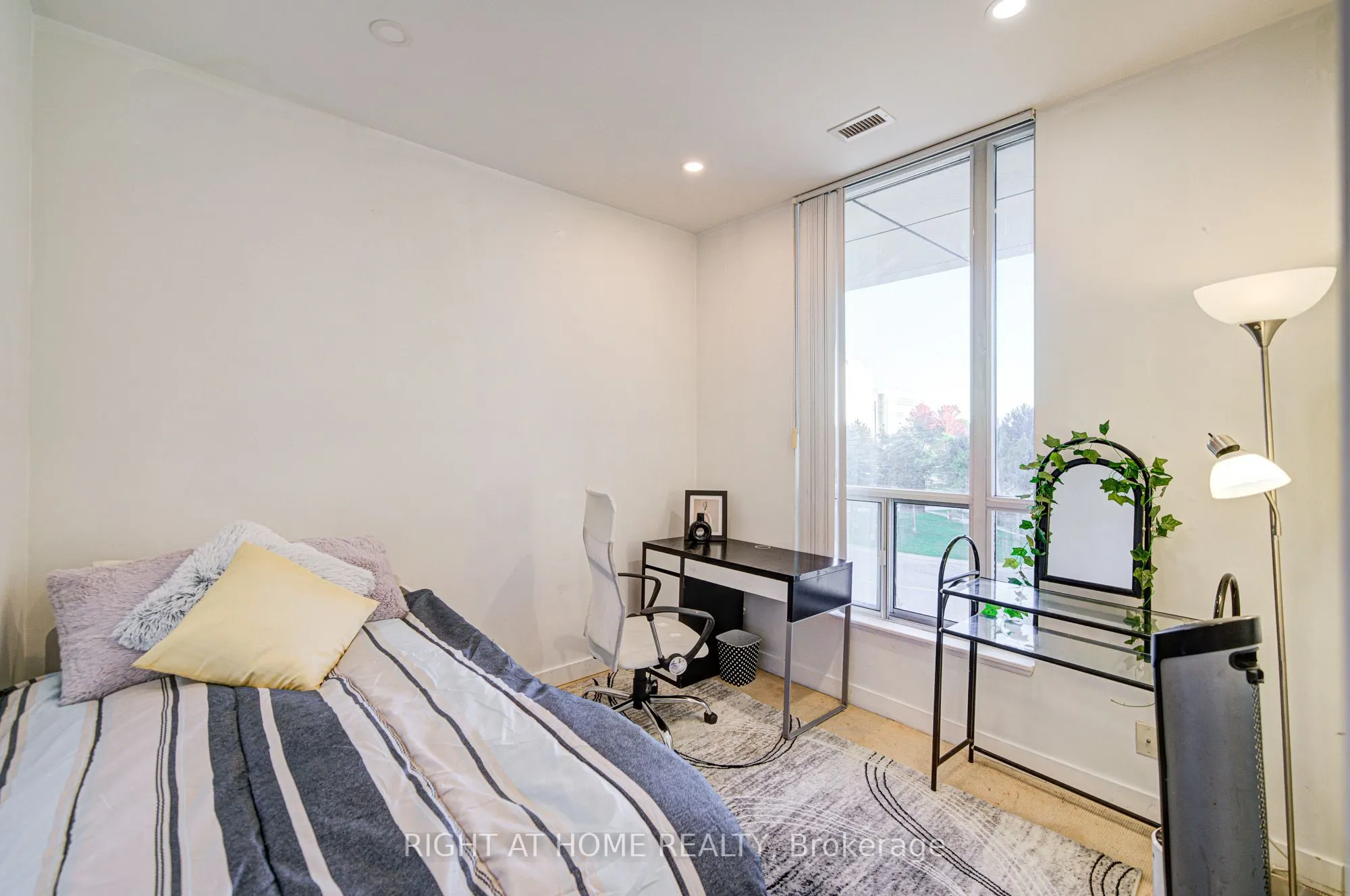 36 Lee Centre Drive, #Th112