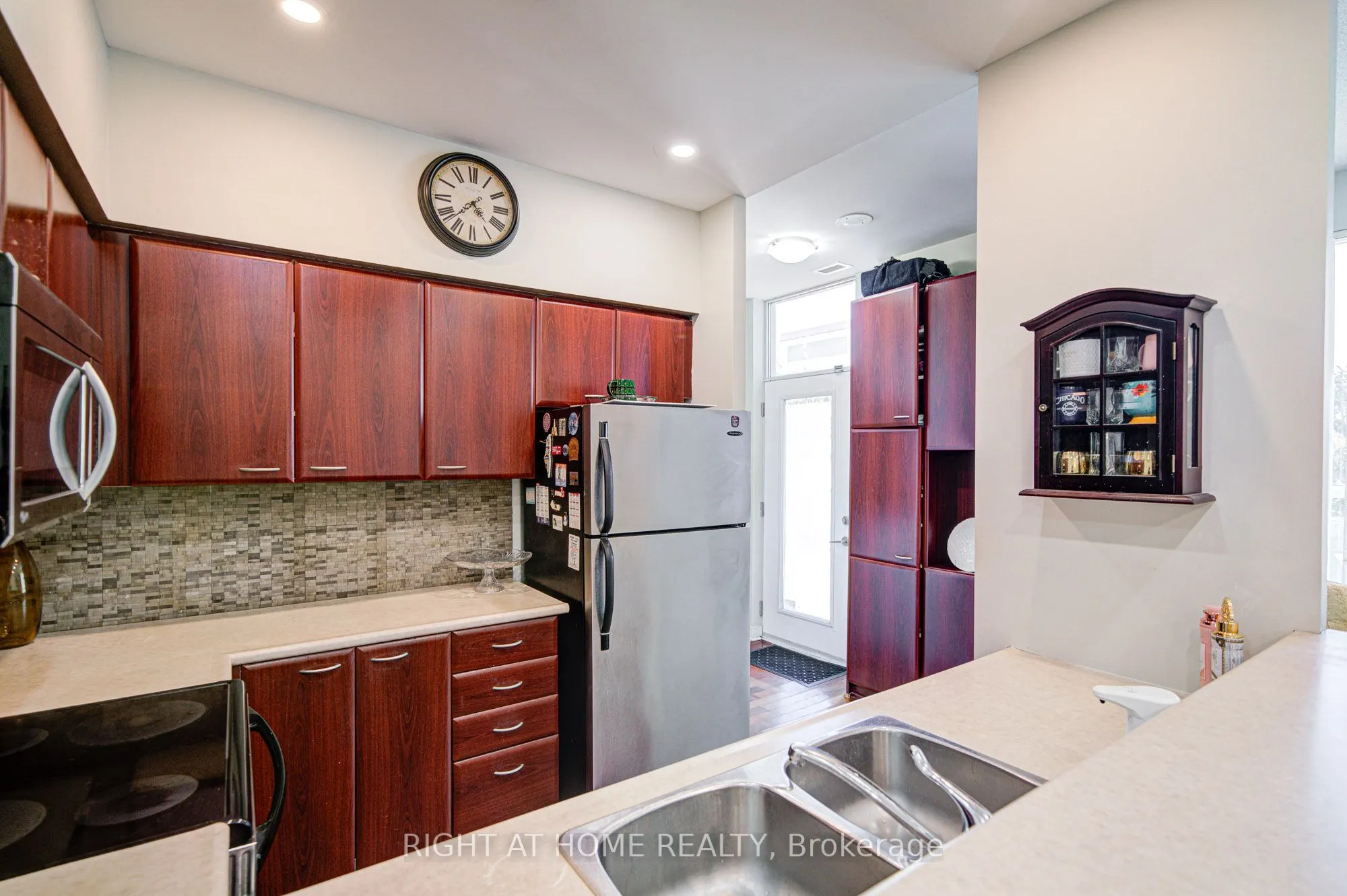 36 Lee Centre Drive, #Th112
