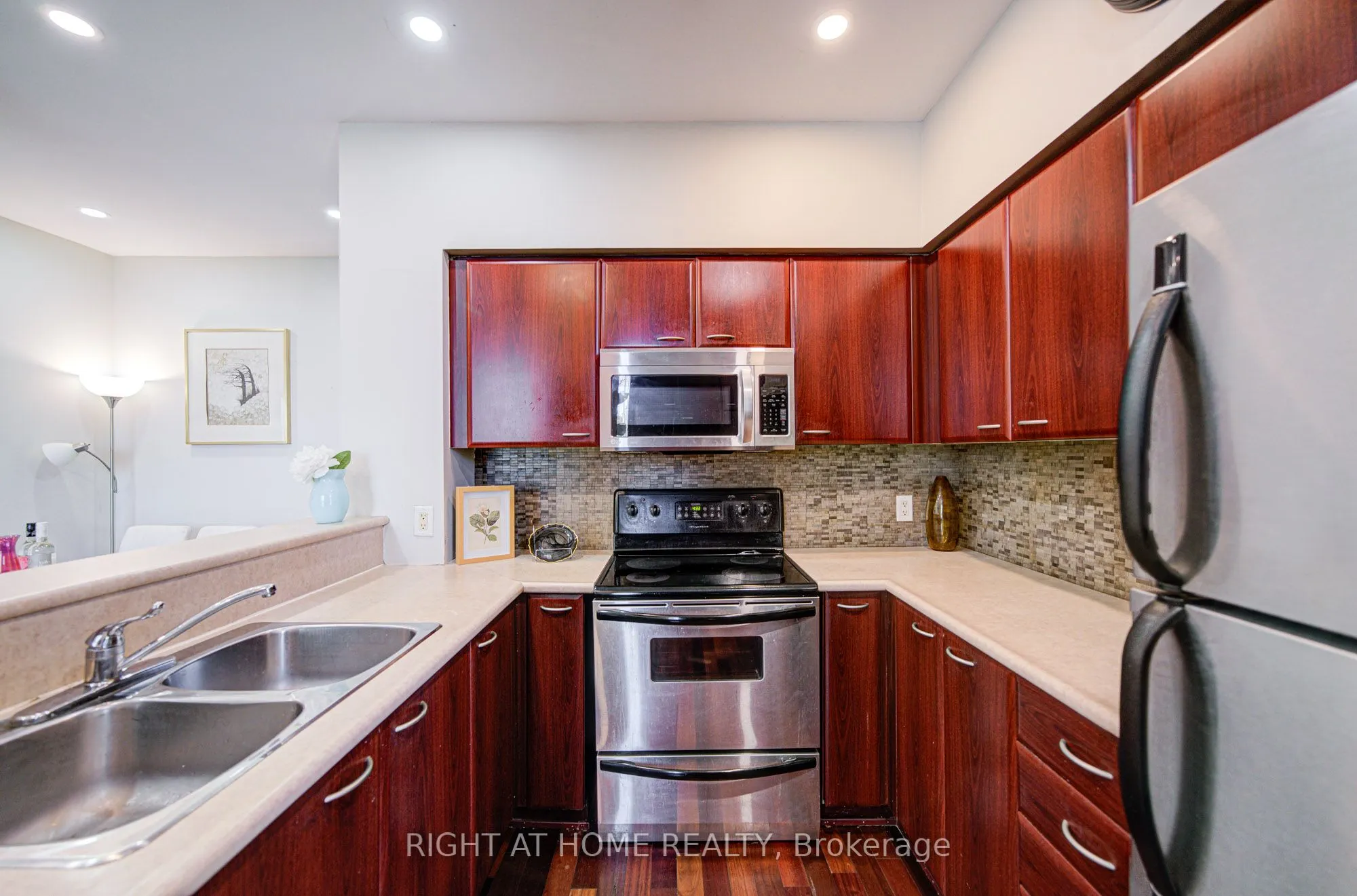 36 Lee Centre Drive, #Th112