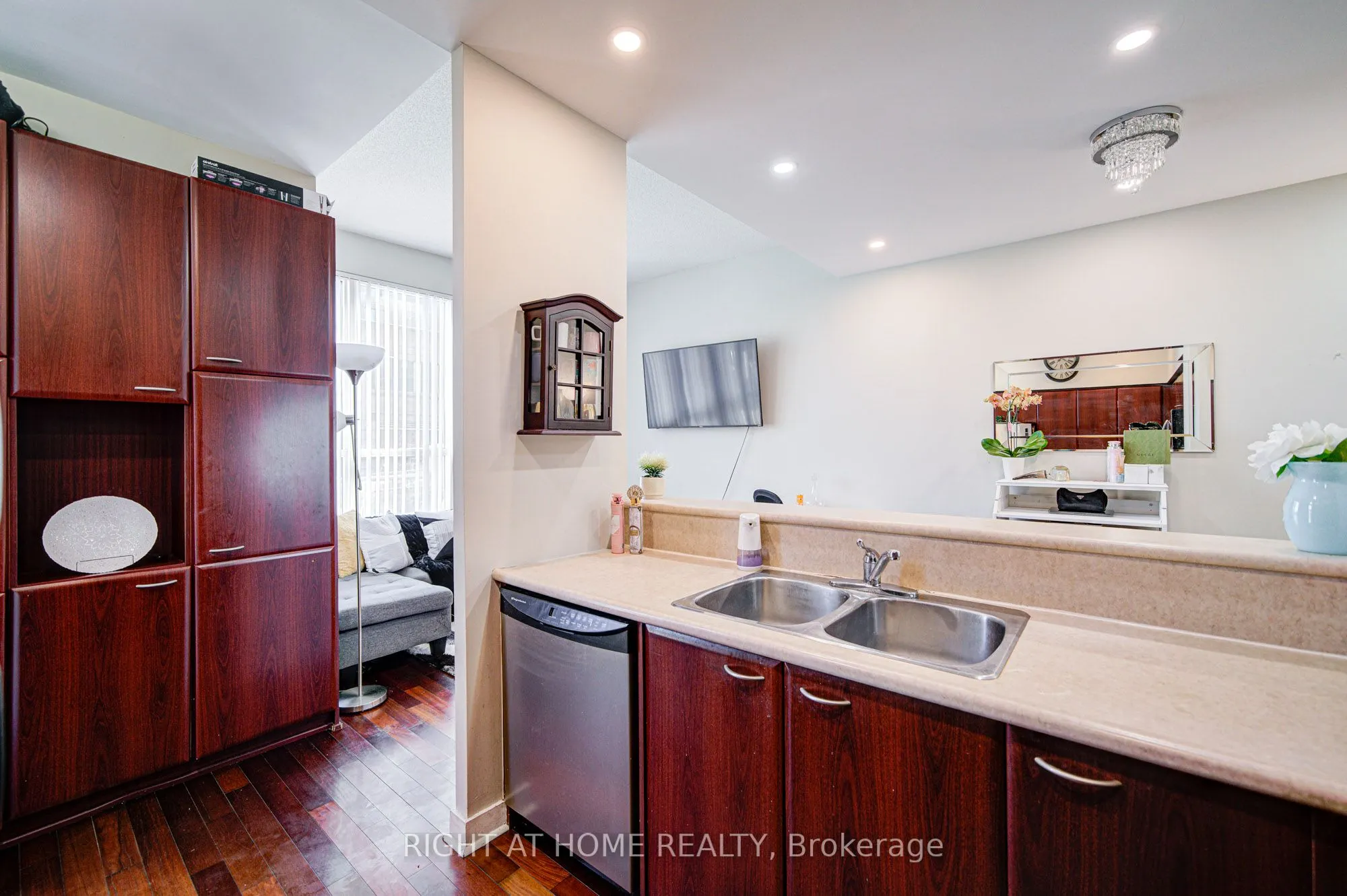 36 Lee Centre Drive, #Th112