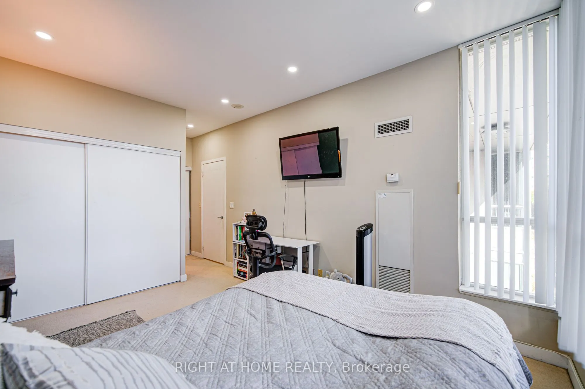 36 Lee Centre Drive, #Th112