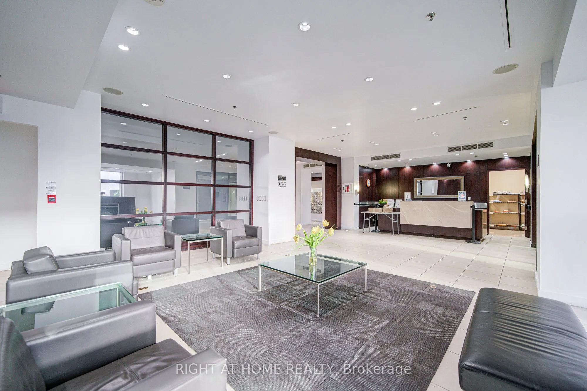 36 Lee Centre Drive, #Th112