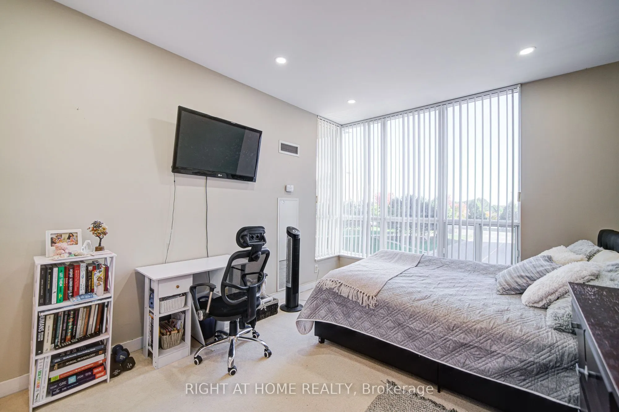 36 Lee Centre Drive, #Th112