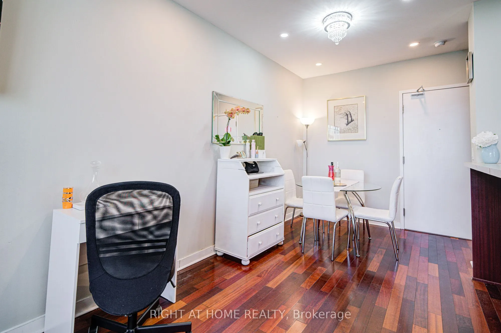 36 Lee Centre Drive, #Th112