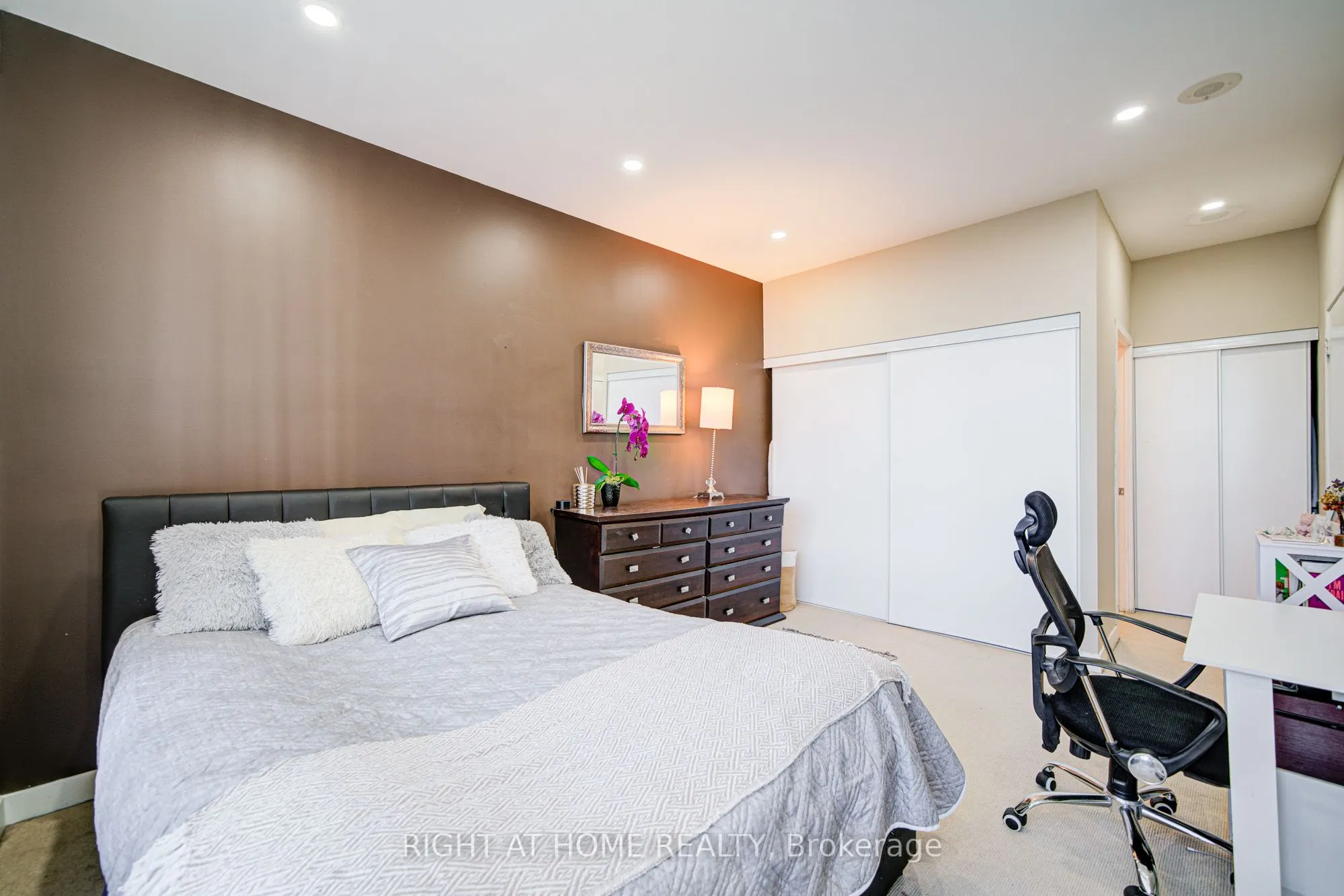 36 Lee Centre Drive, #Th112