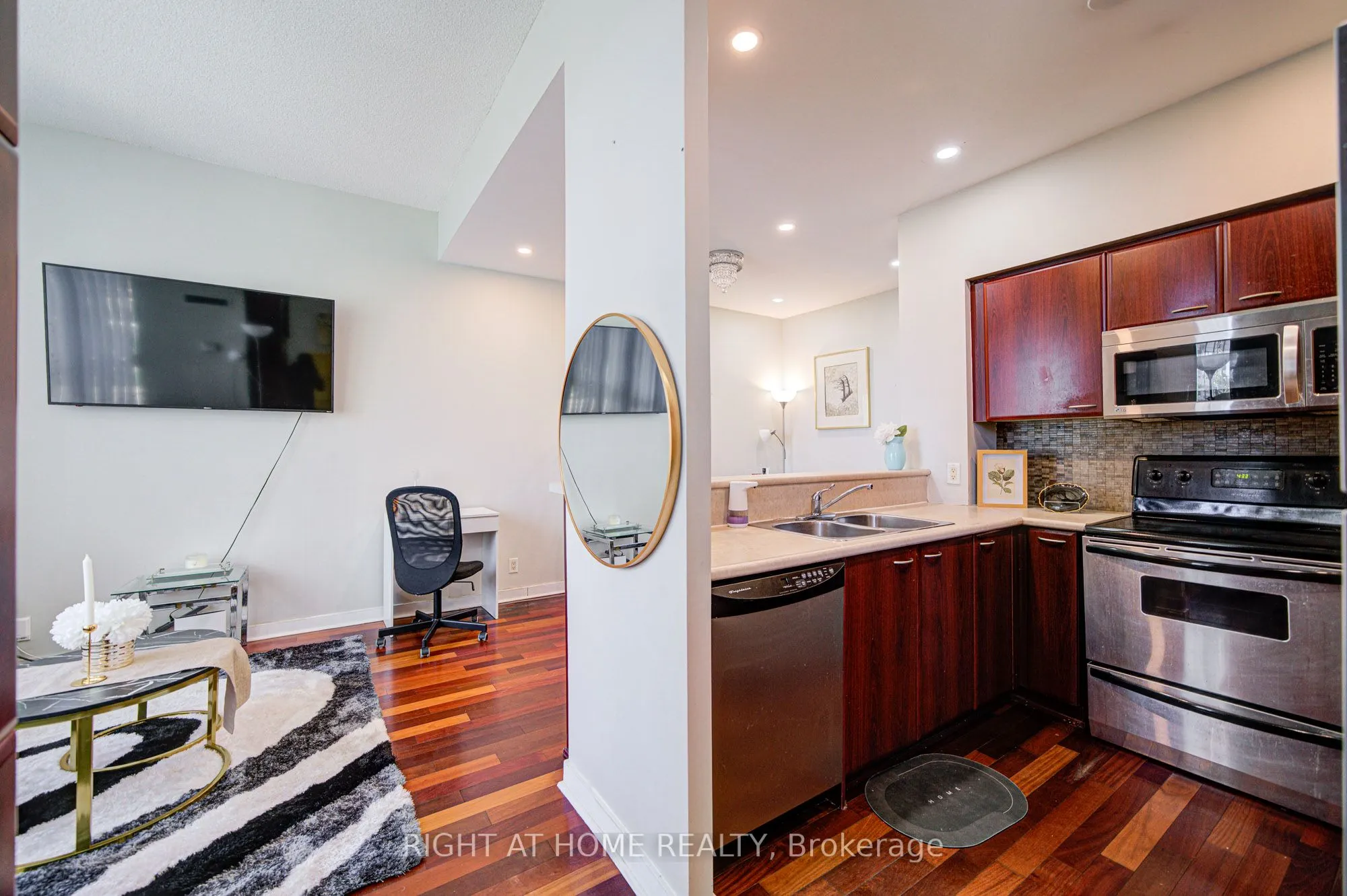 36 Lee Centre Drive, #Th112