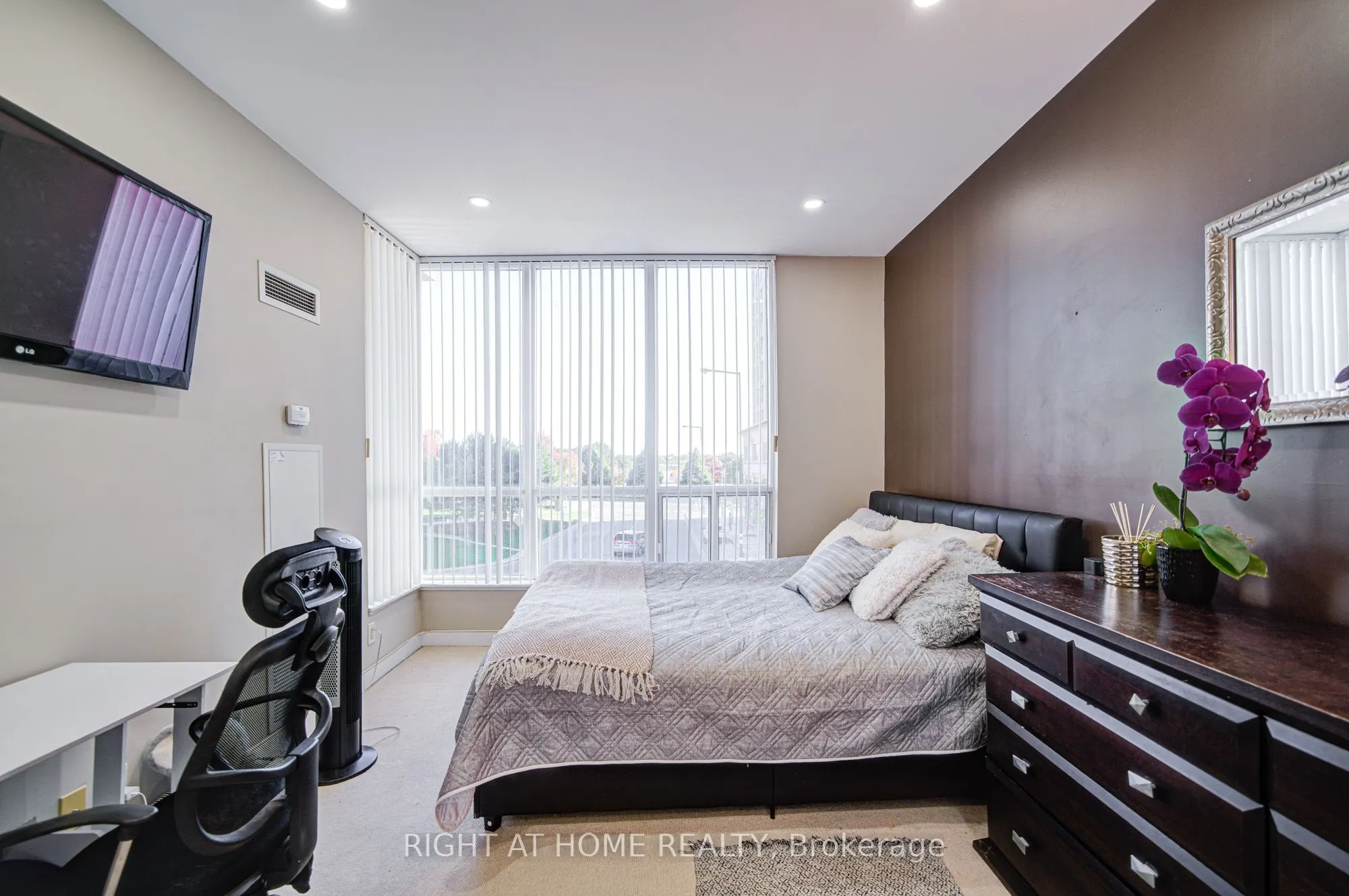 36 Lee Centre Drive, #Th112