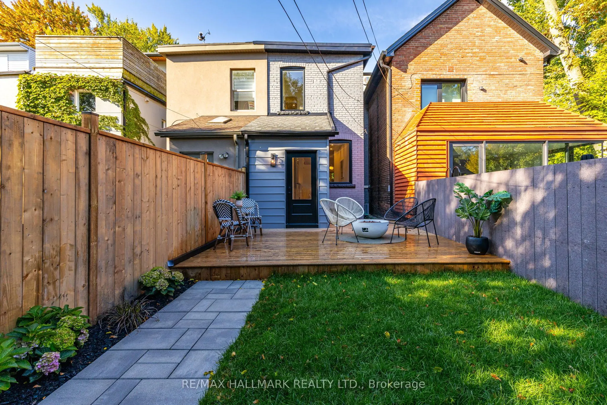 25 Howland Road
