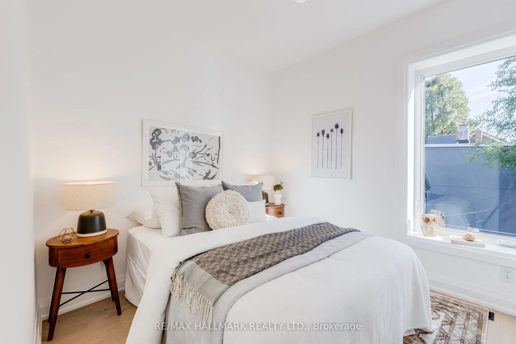 25 Howland Road