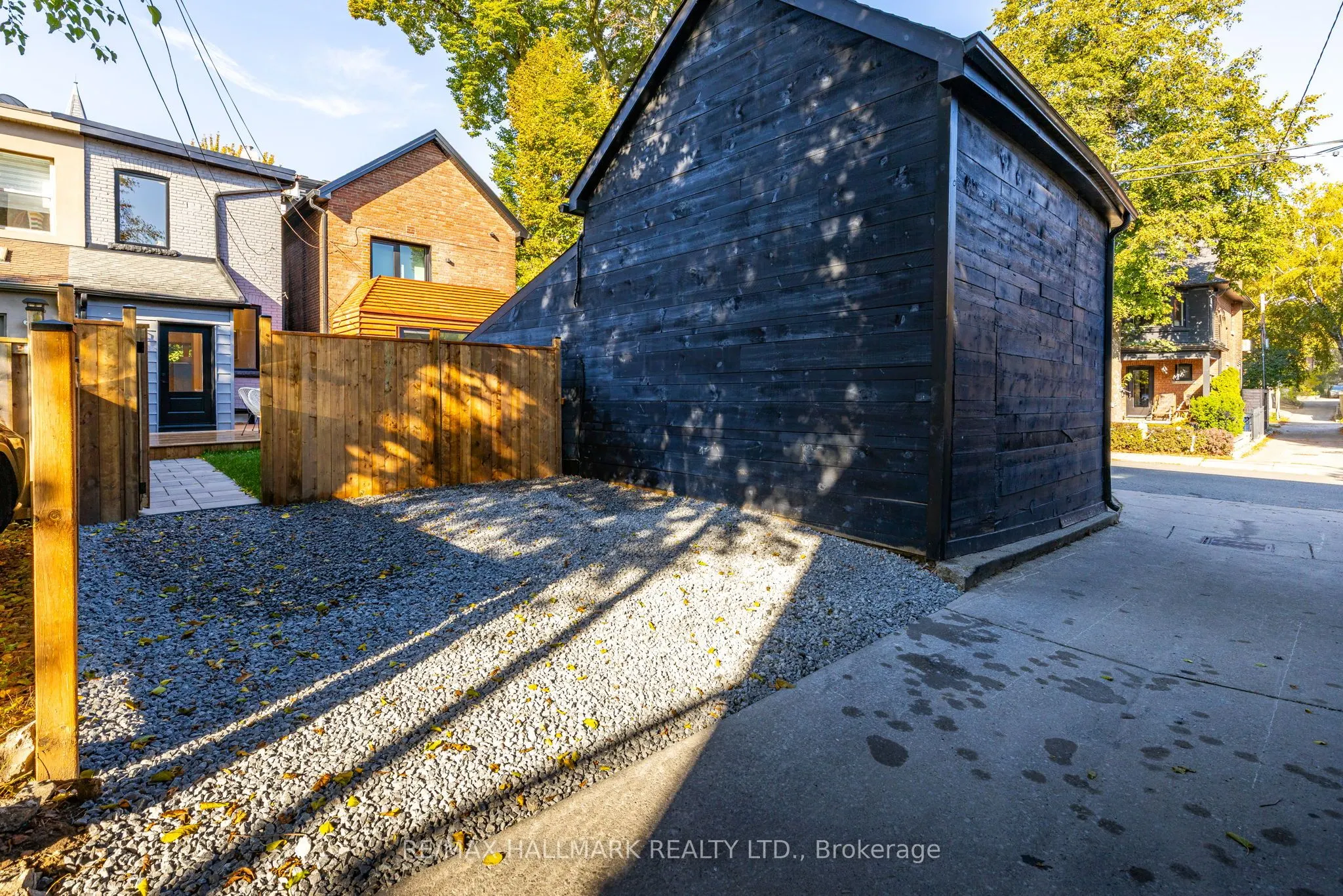 25 Howland Road