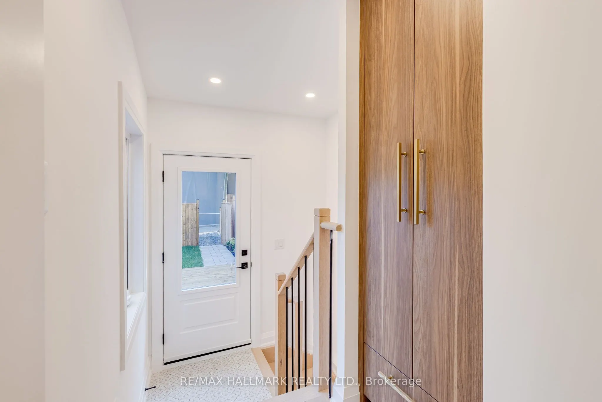 25 Howland Road