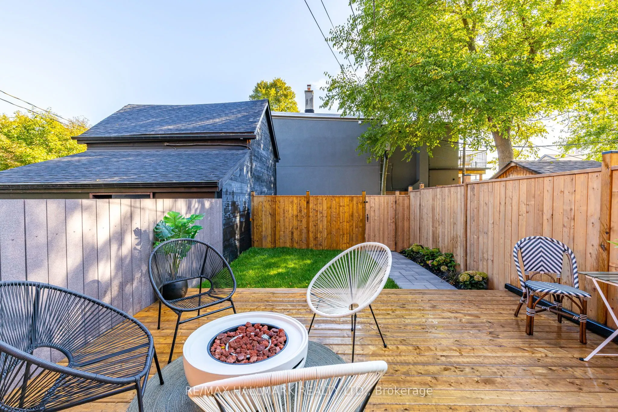 25 Howland Road