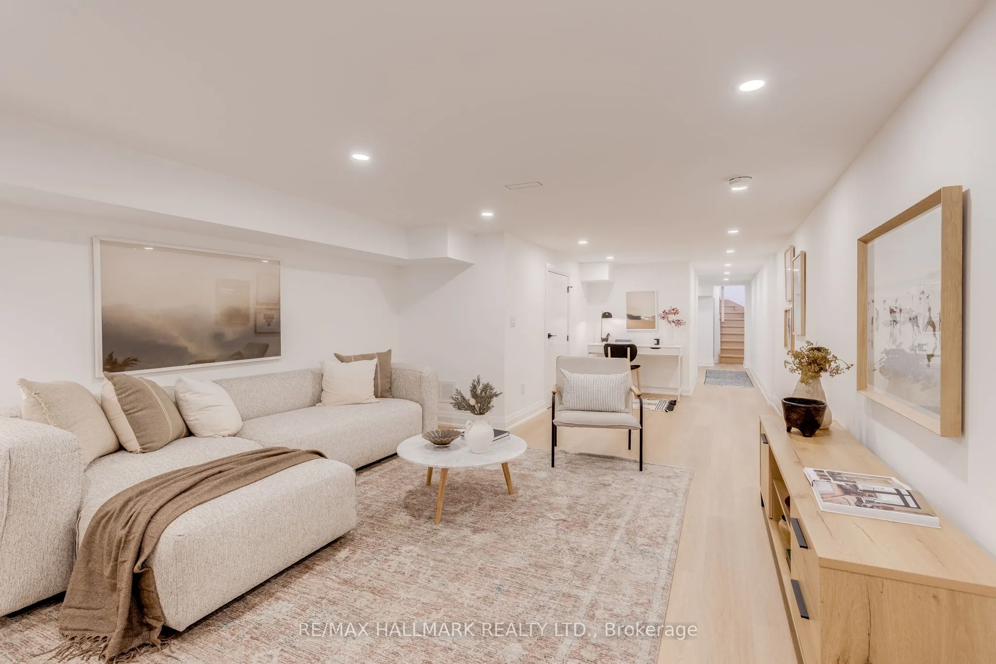 25 Howland Road