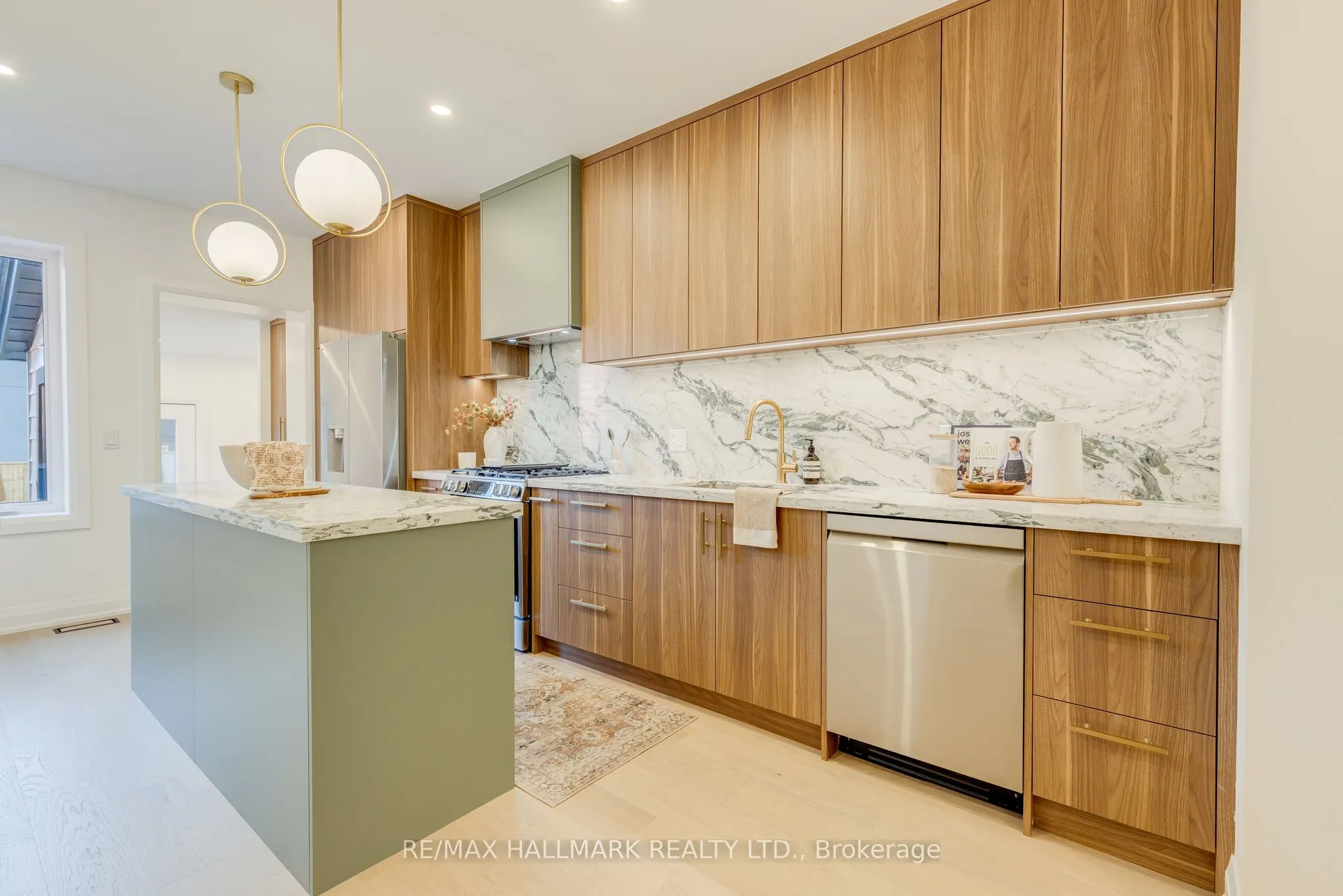 25 Howland Road