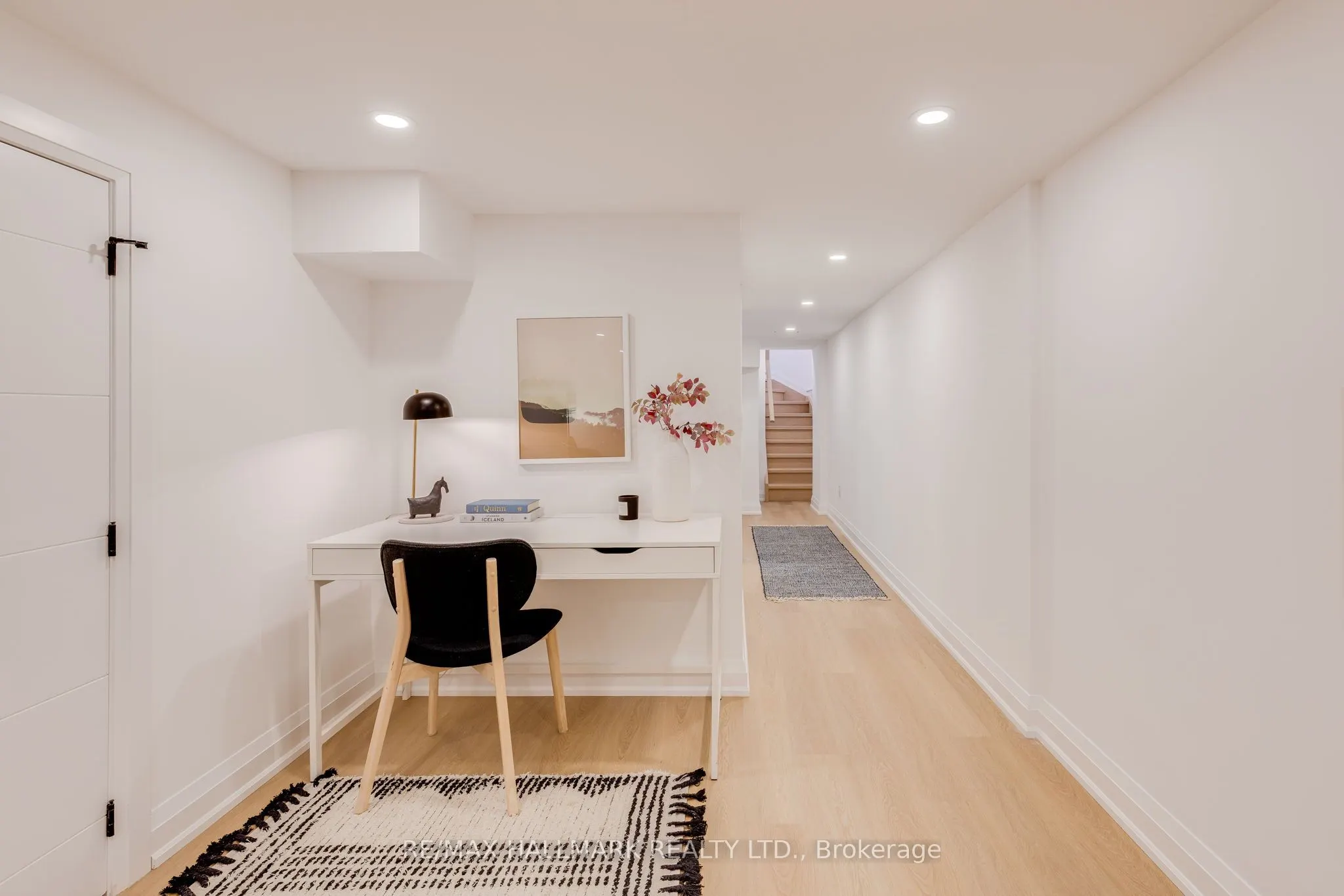 25 Howland Road