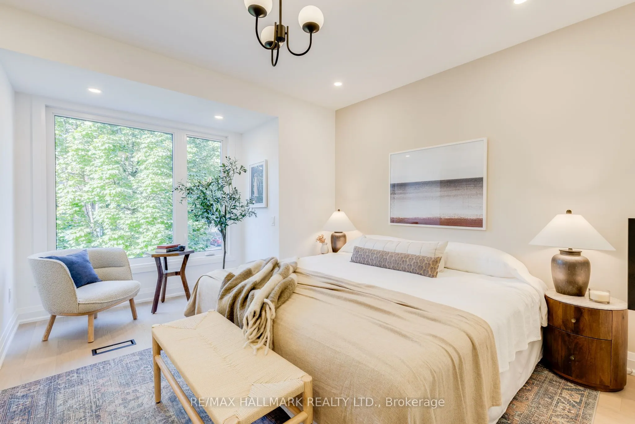 25 Howland Road