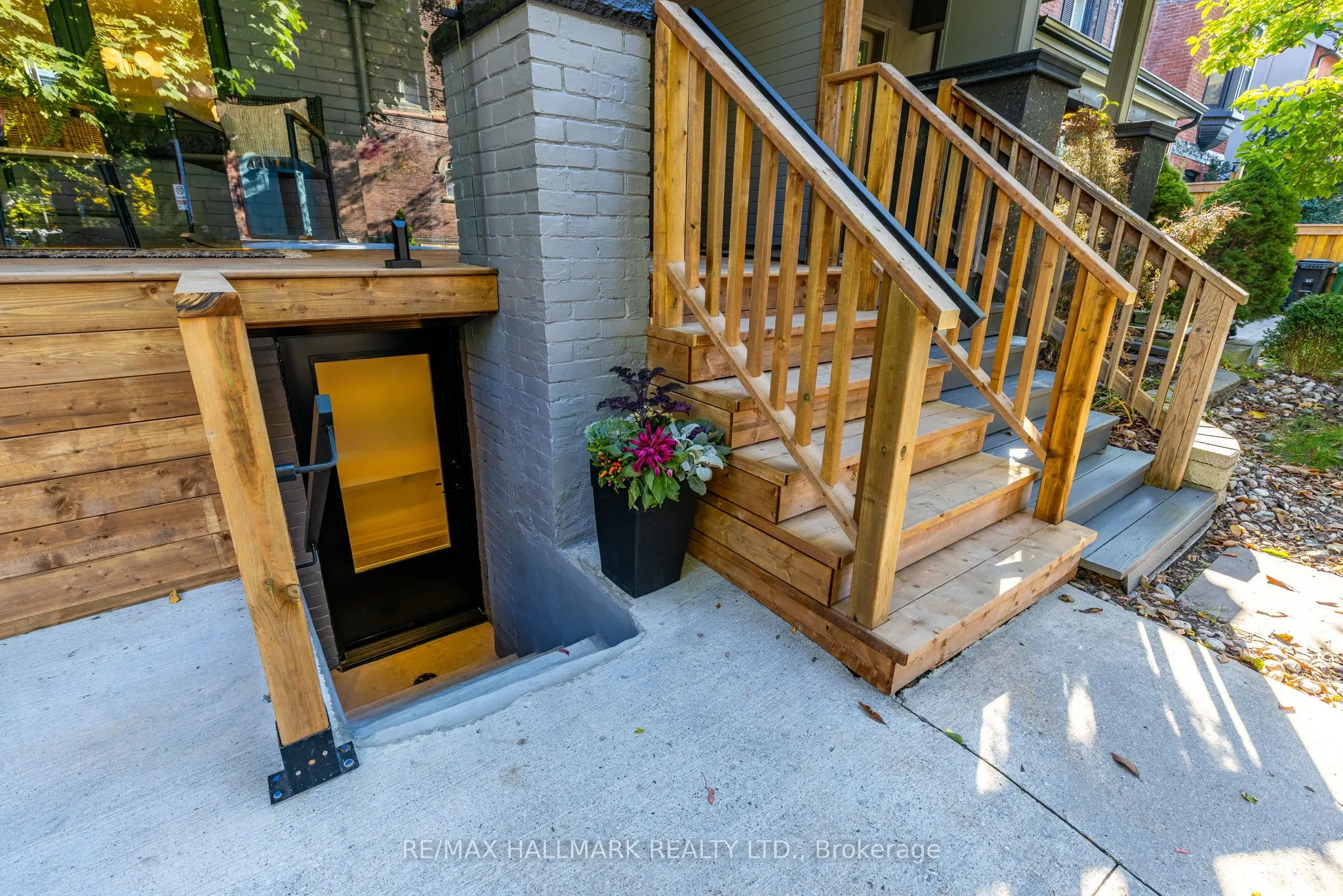 25 Howland Road
