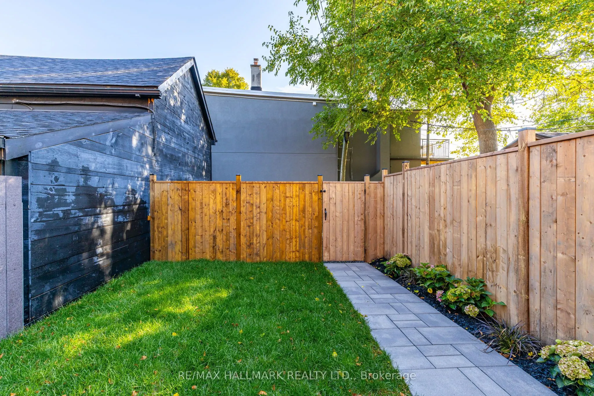25 Howland Road