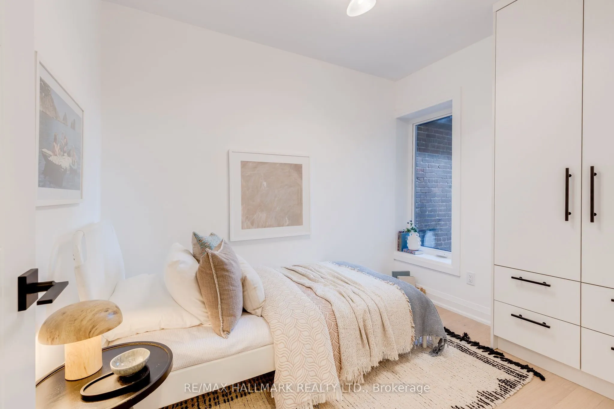 25 Howland Road