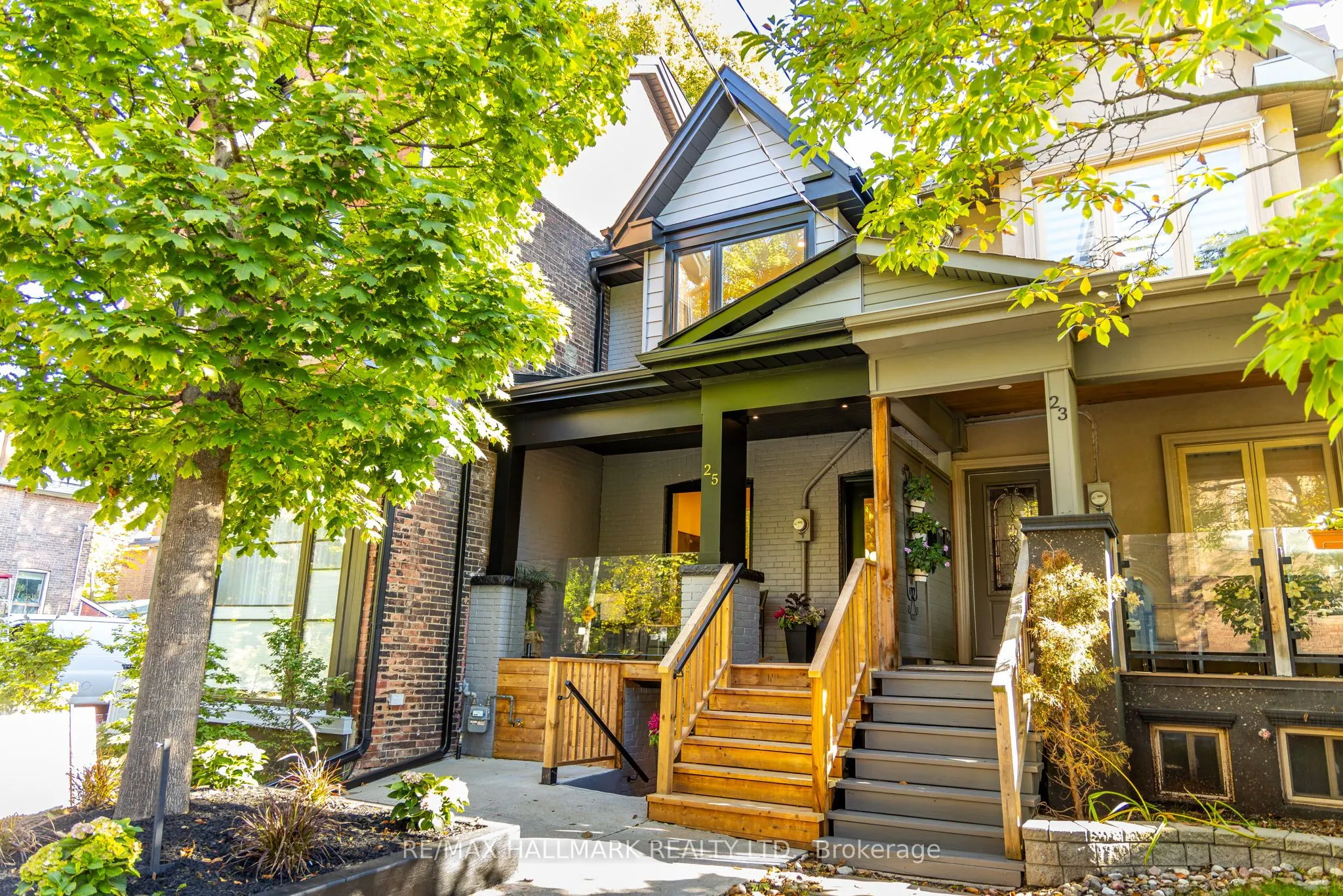 25 Howland Road