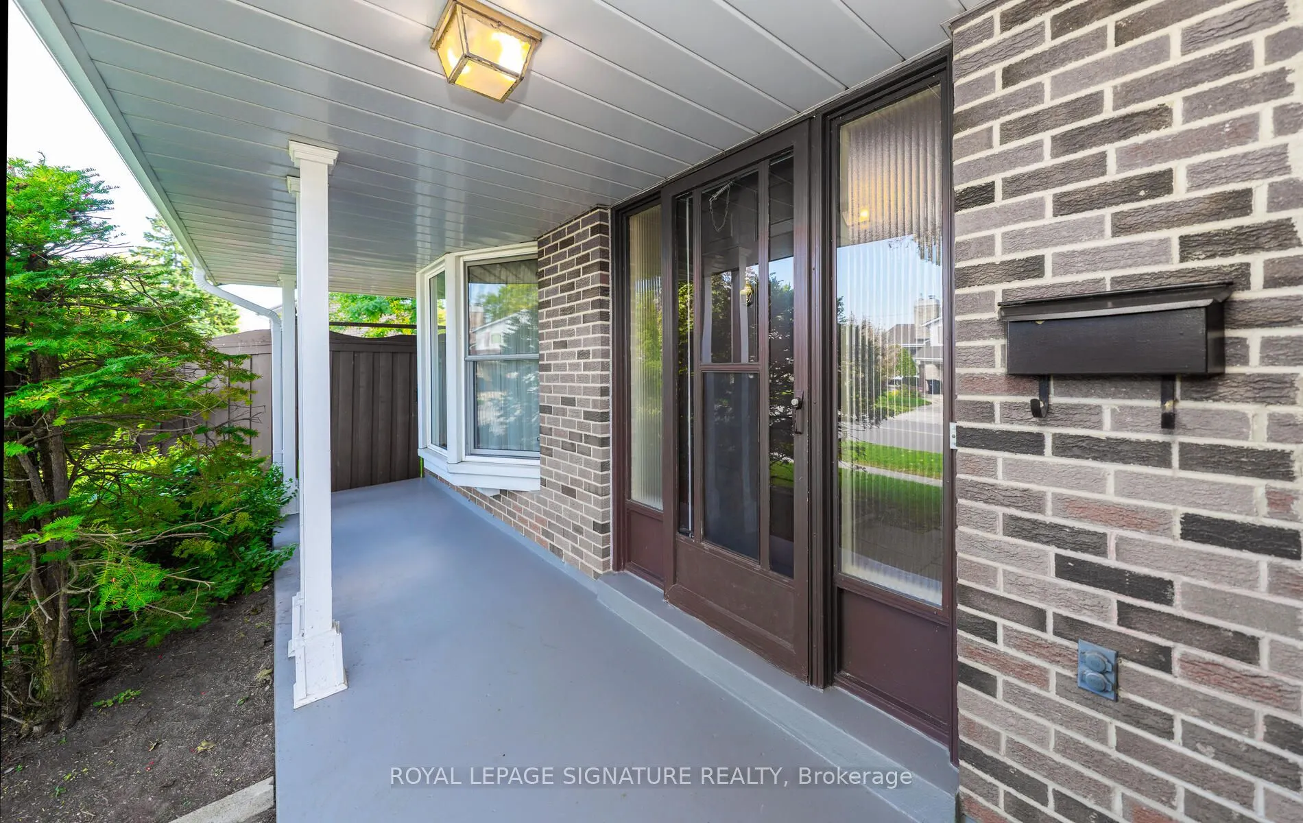 43 Collingsbrook Boulevard