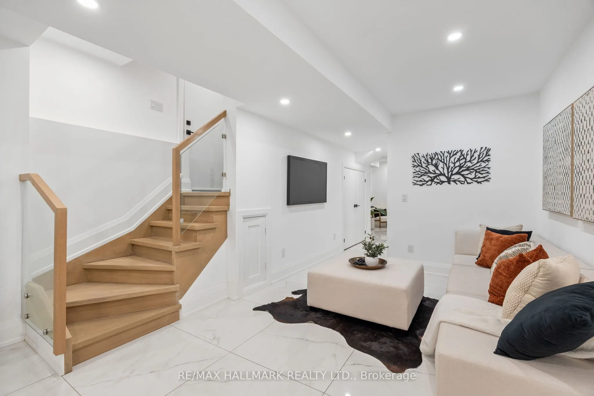 98 Hogarth Avenue