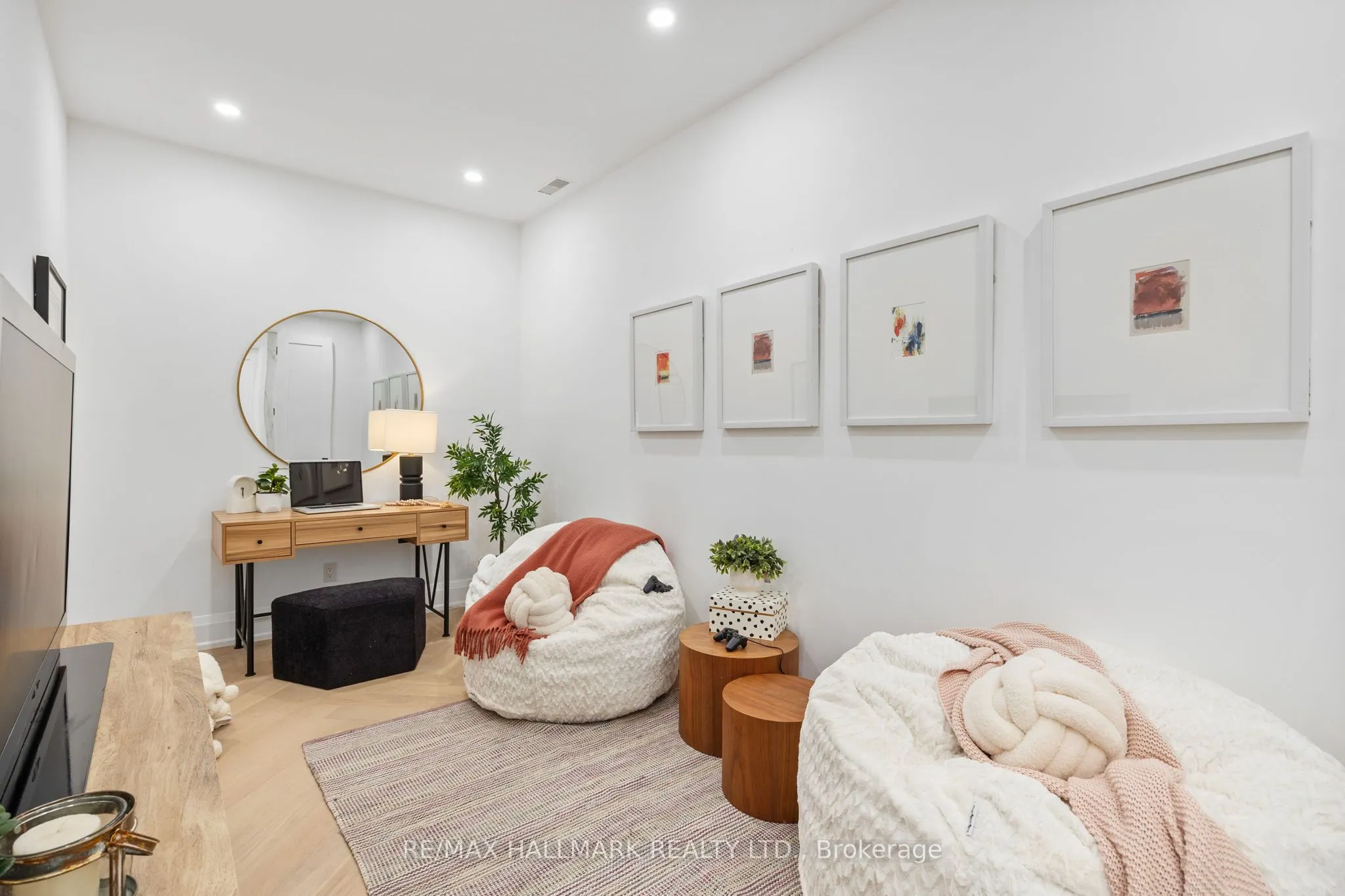 98 Hogarth Avenue