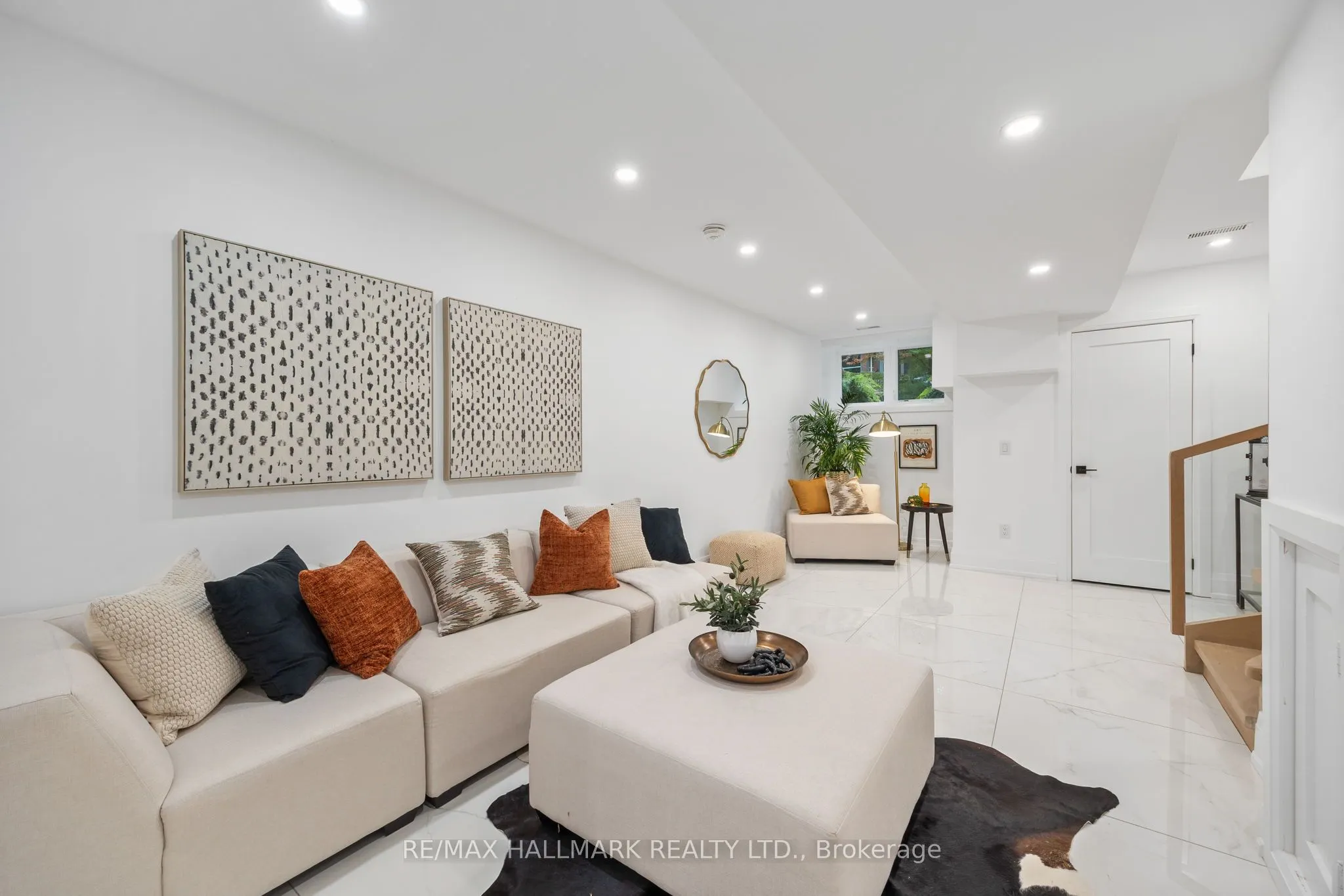 98 Hogarth Avenue