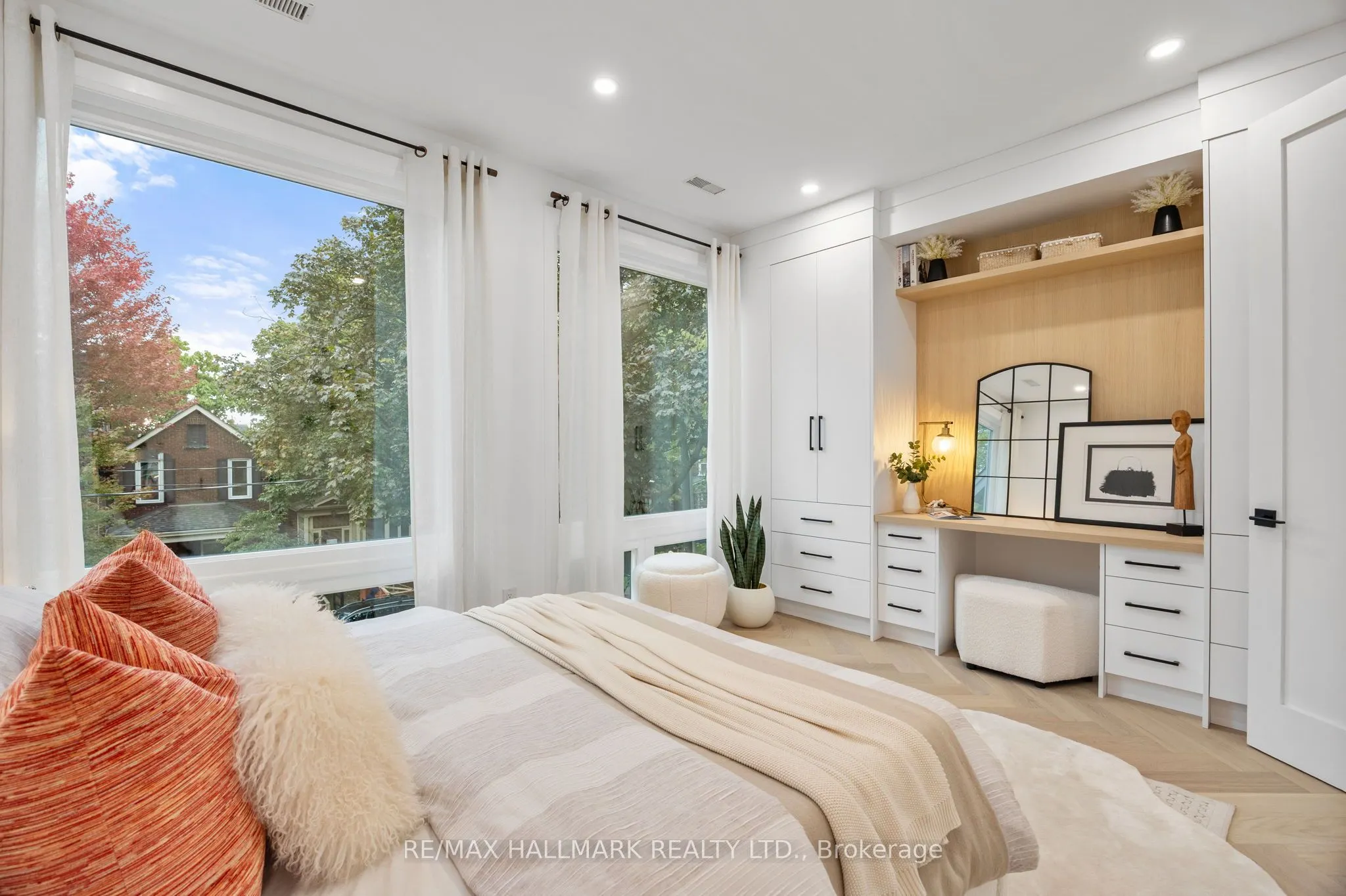 98 Hogarth Avenue